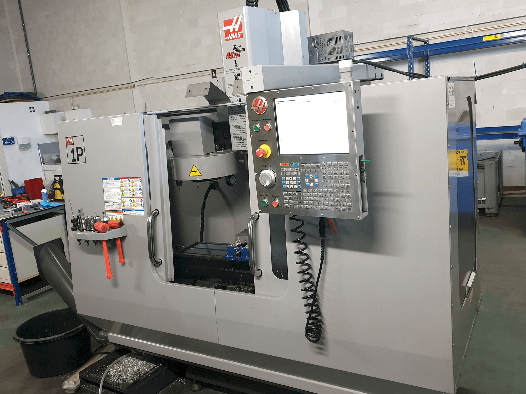 Koneen HAAS etunäkymä TM-1P