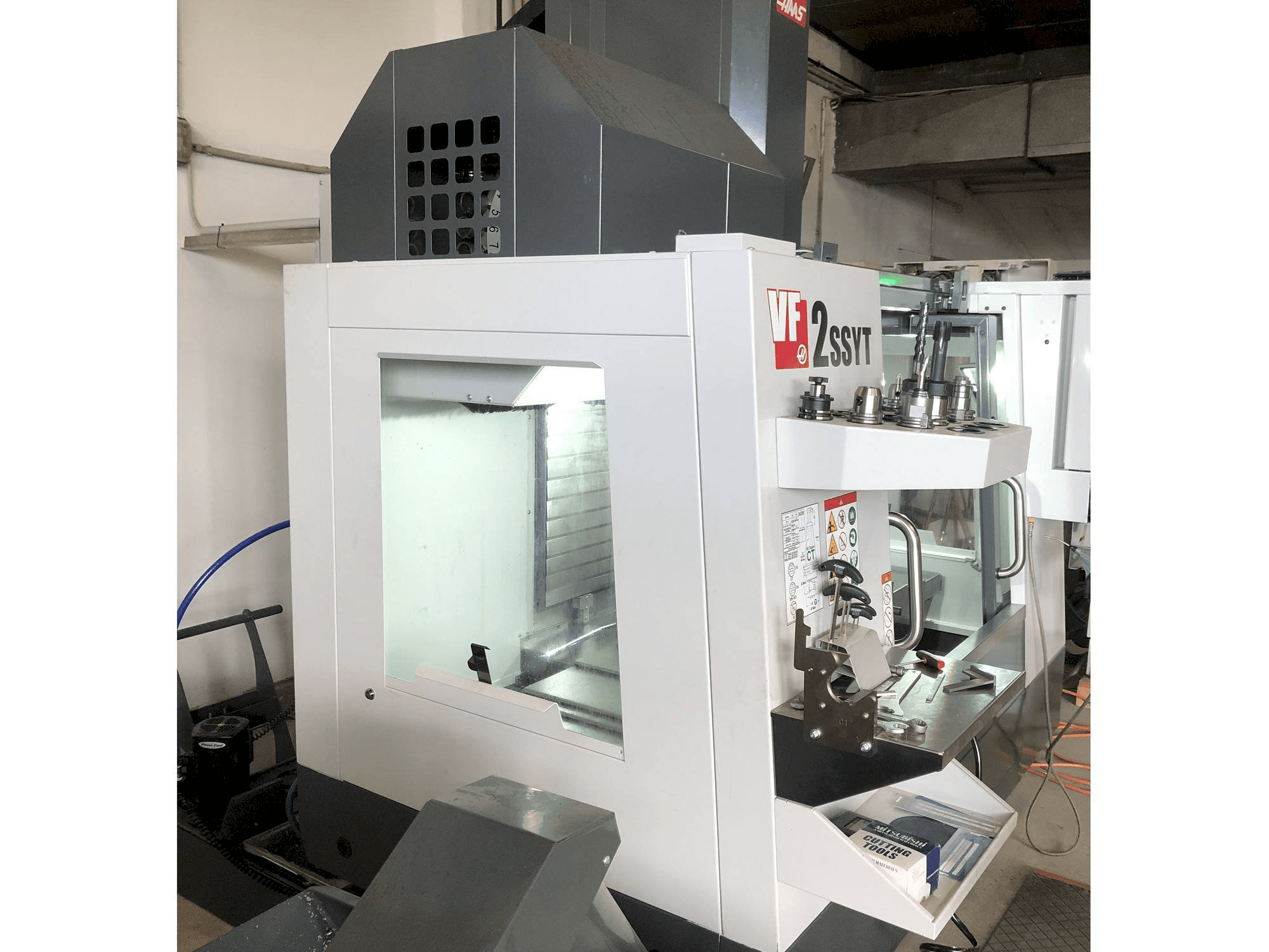 Koneen HAAS VF-2SSYT etunäkymä
