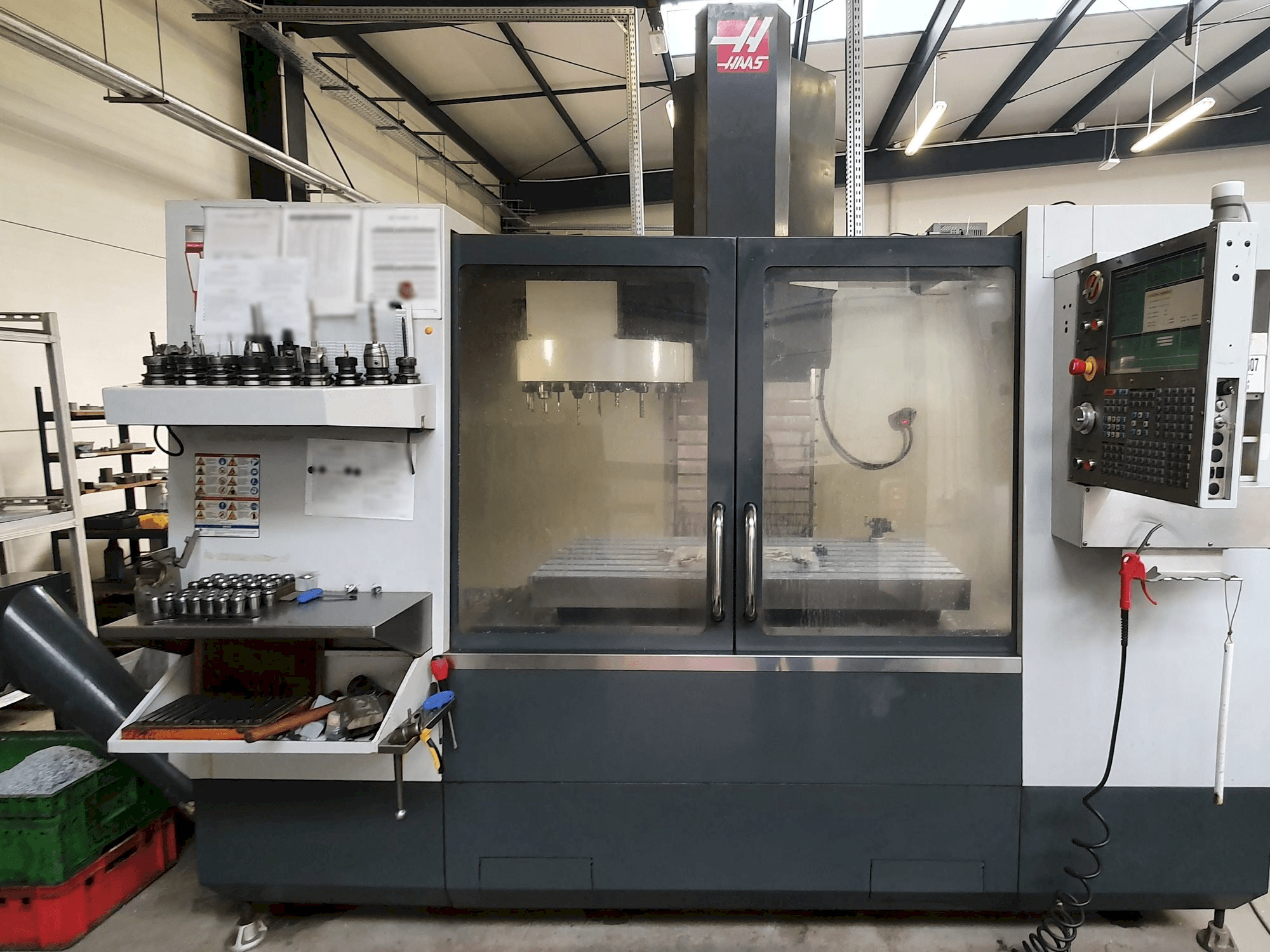 Koneen HAAS VF-3YT etunäkymä