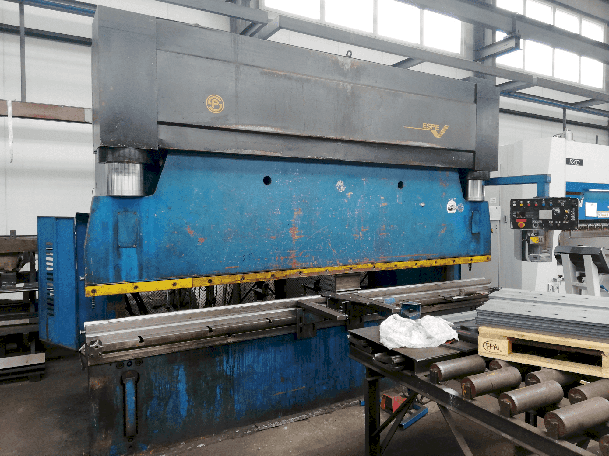 Koneen ESPE CTO 250/4000N etunäkymä