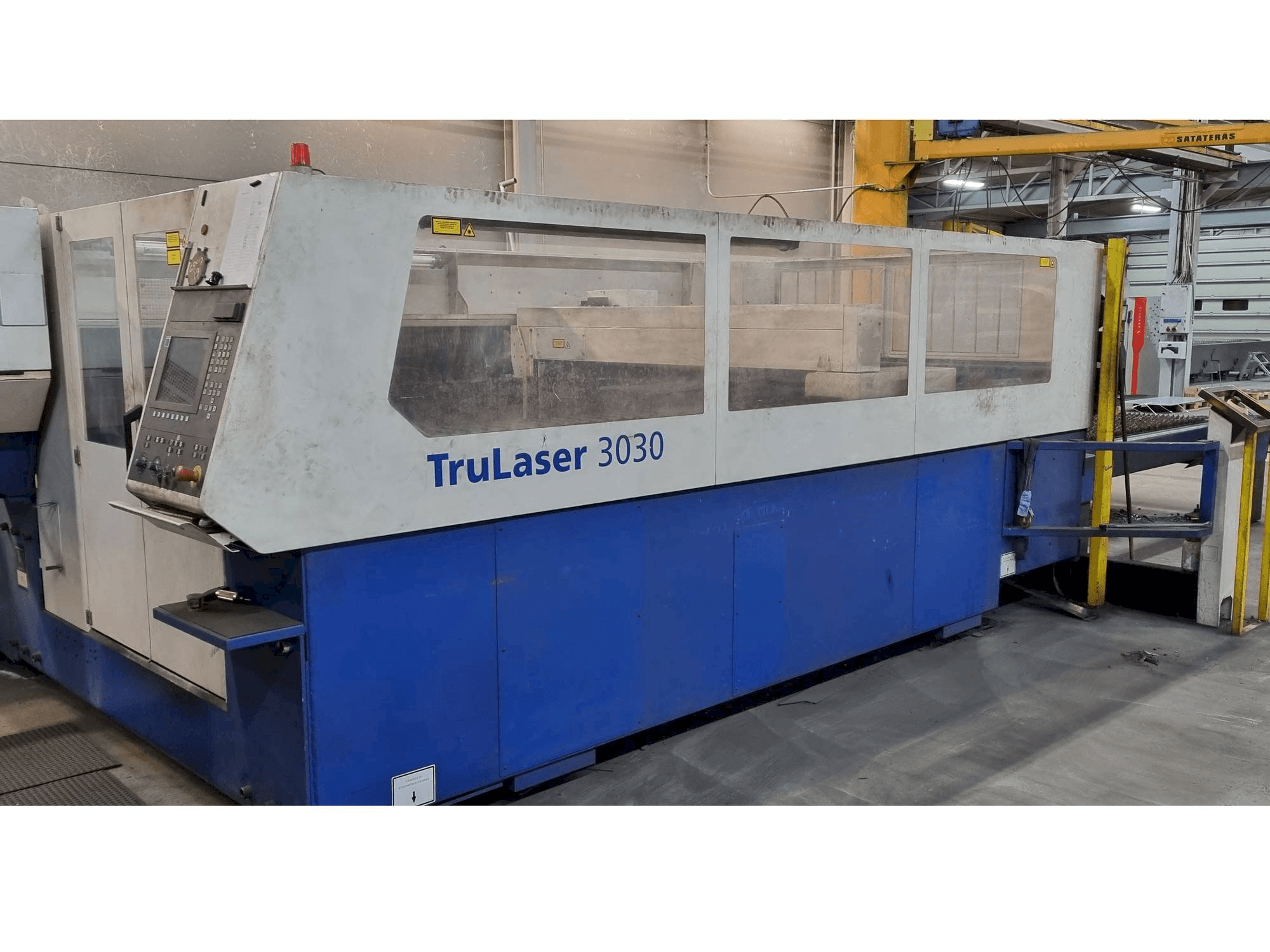 Koneen Trumpf TruLaser 3030 etunäkymä