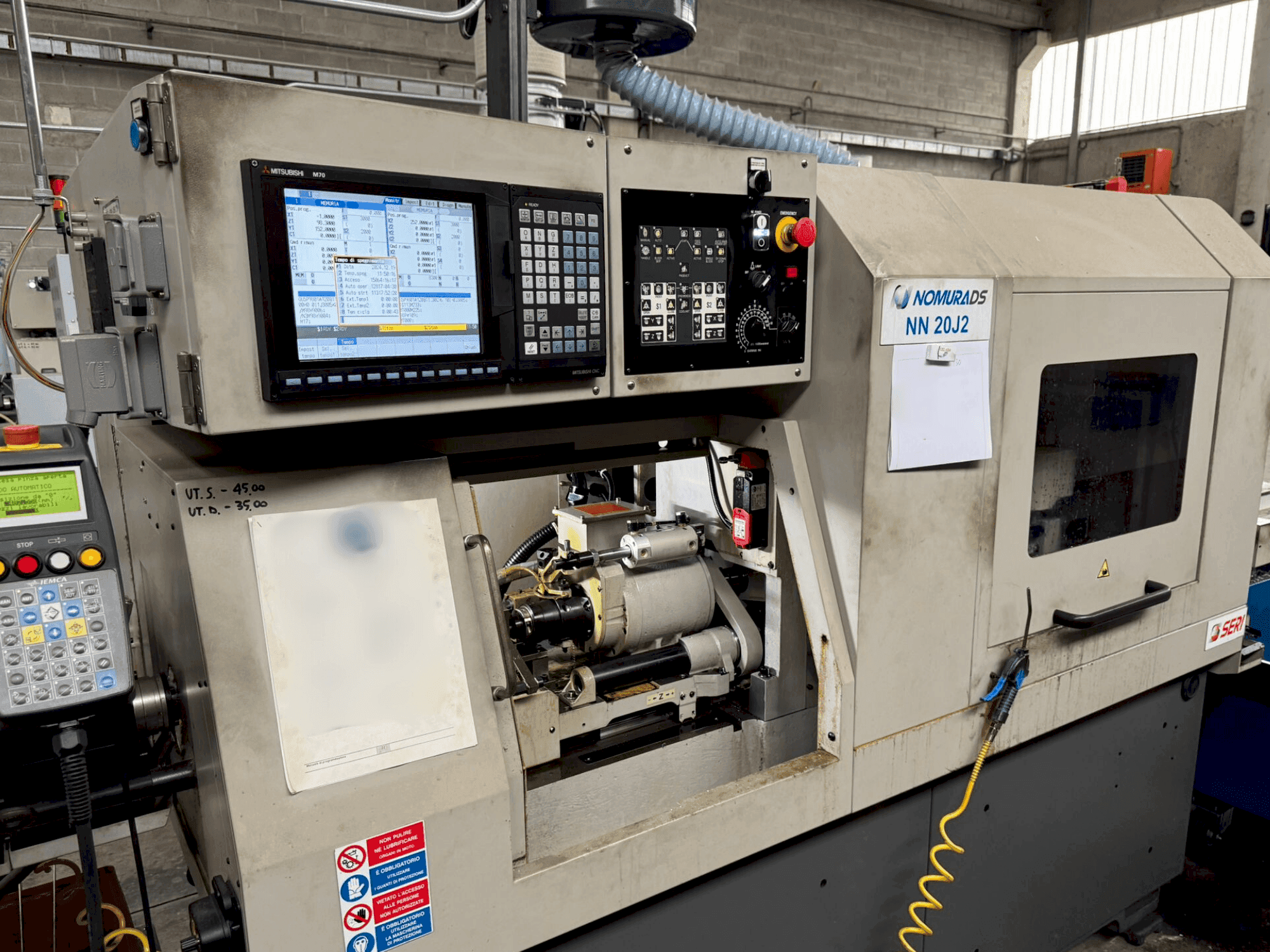 Koneen NOMURA NN-20 J2 etunäkymä