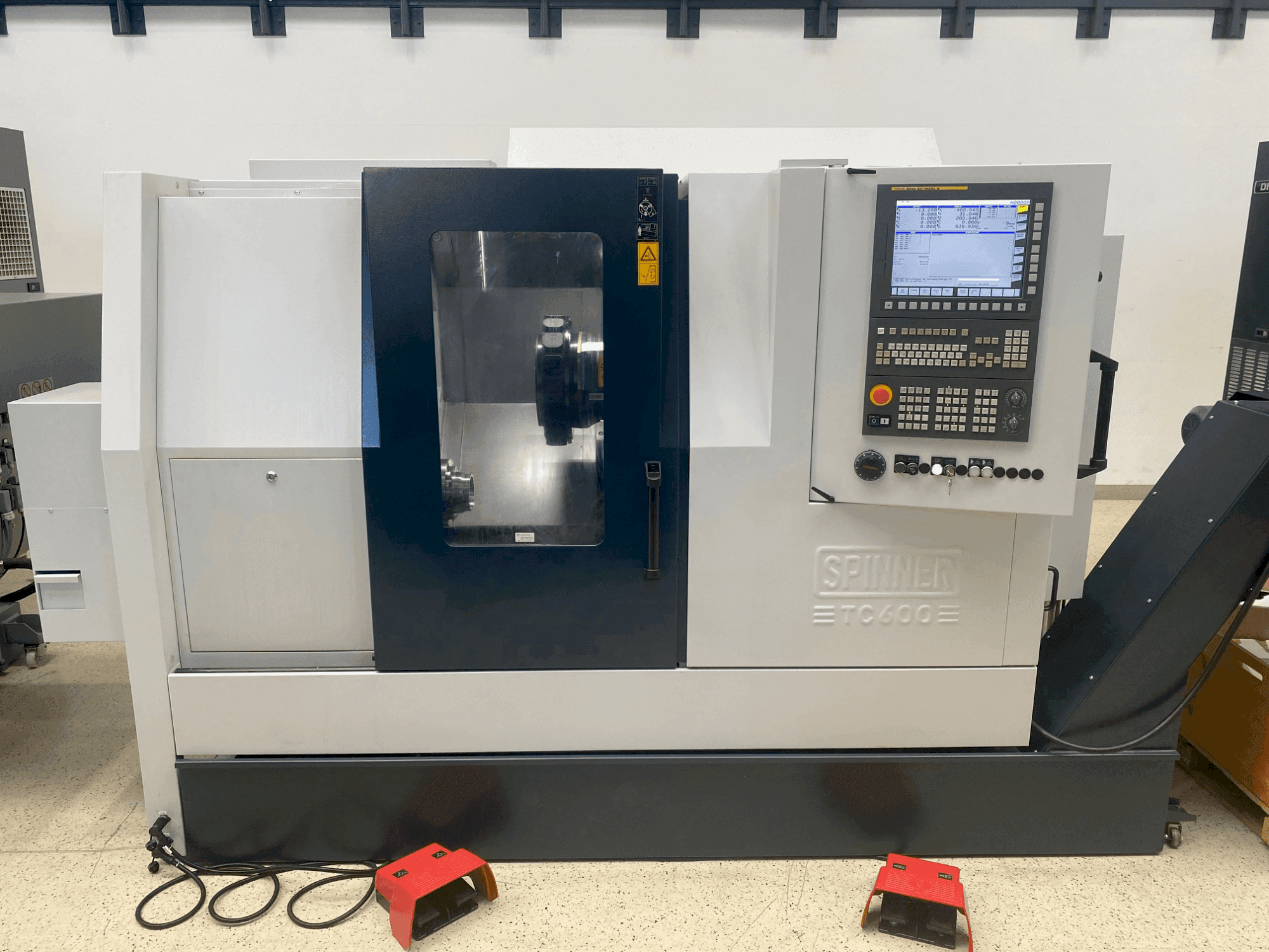 Koneen SPINNER TC600-65-MCY etunäkymä