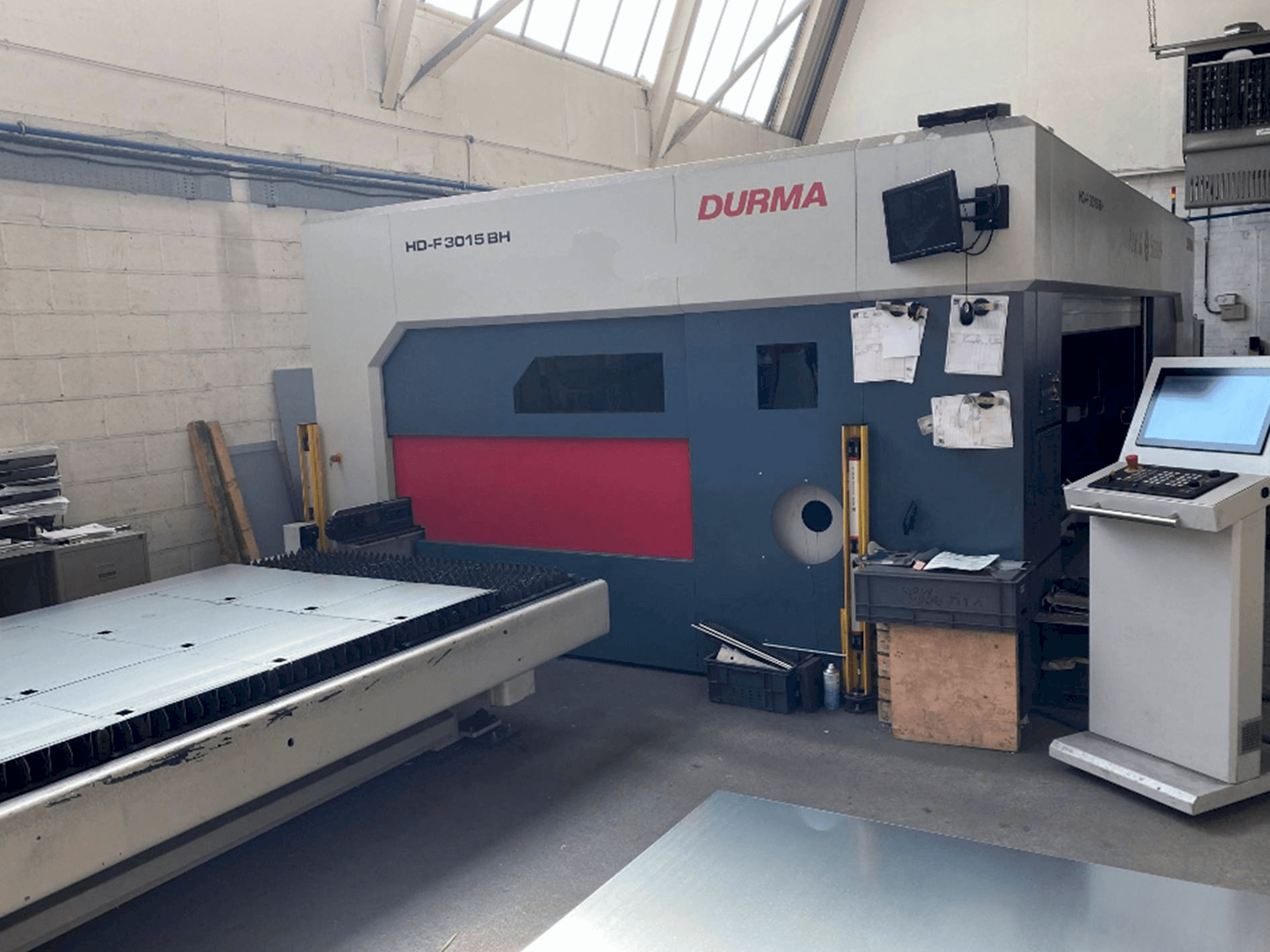 Koneen Durma HD-F 3015 BH 4kW Fiber etunäkymä