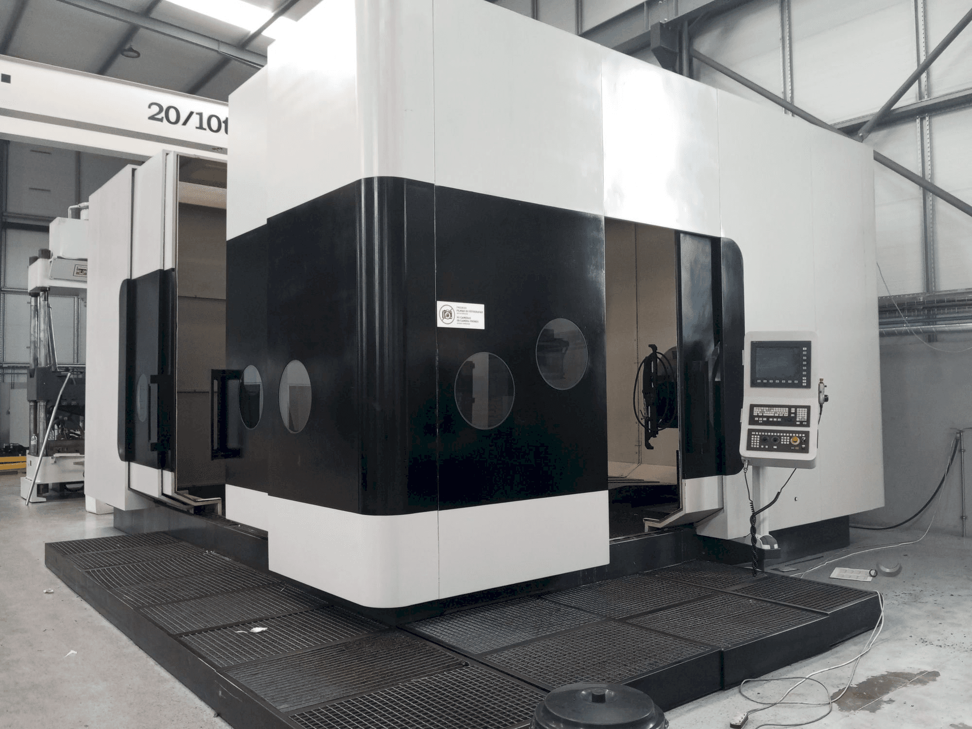 Koneen CHETO 3000 etunäkymä