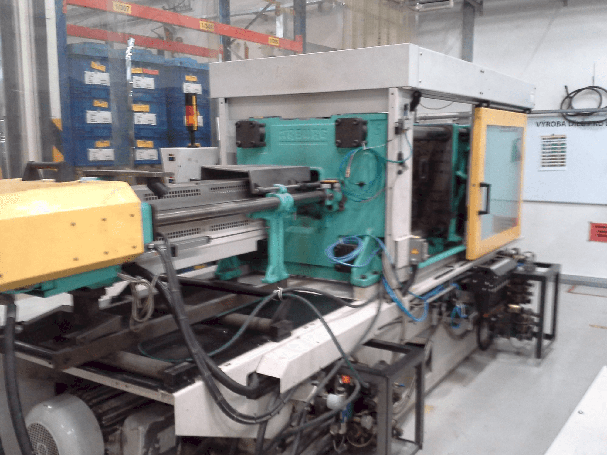 Koneen Arburg 570C 2000-675 etunäkymä