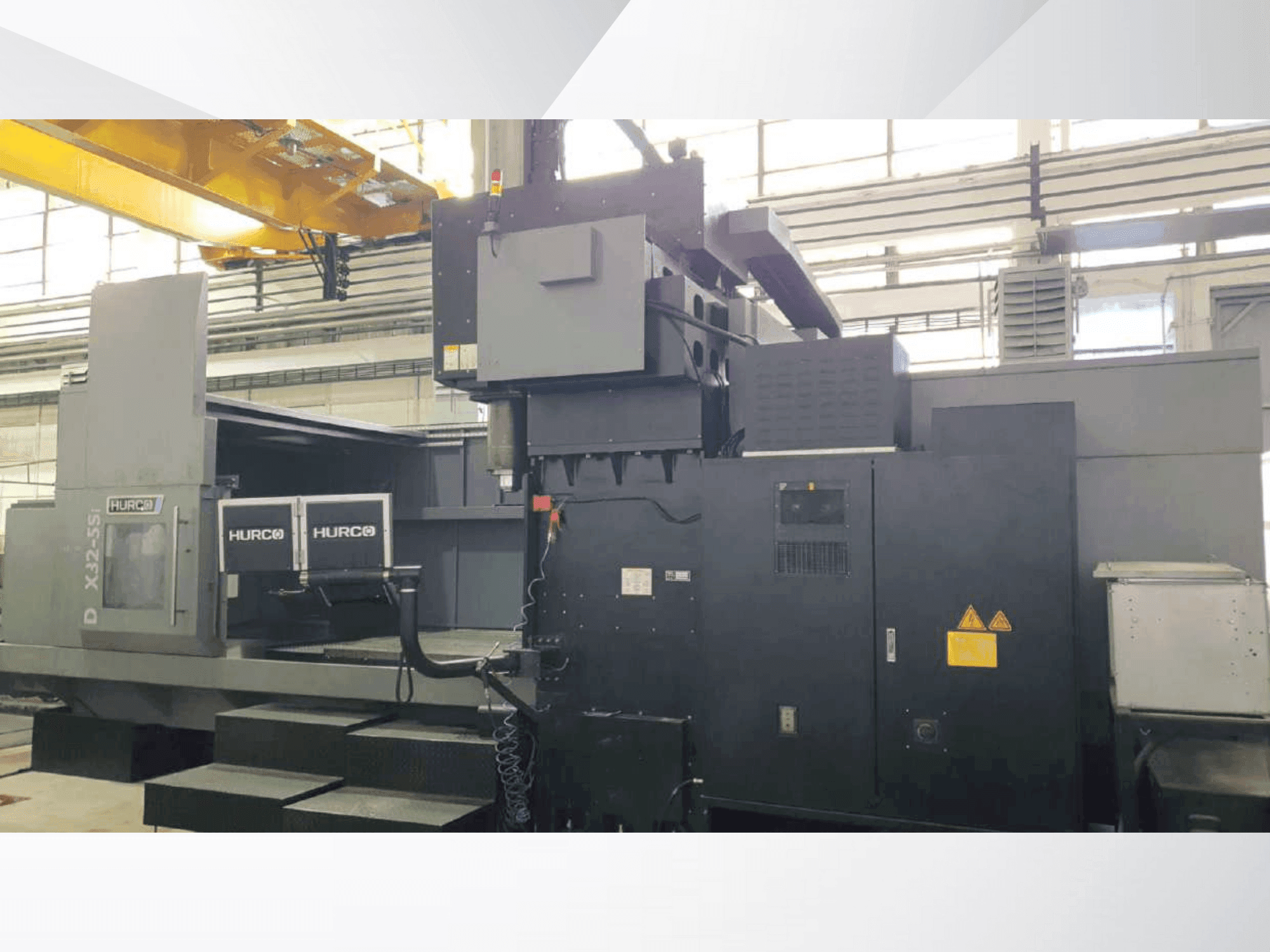 Koneen Hurco DCX32-5Si etunäkymä