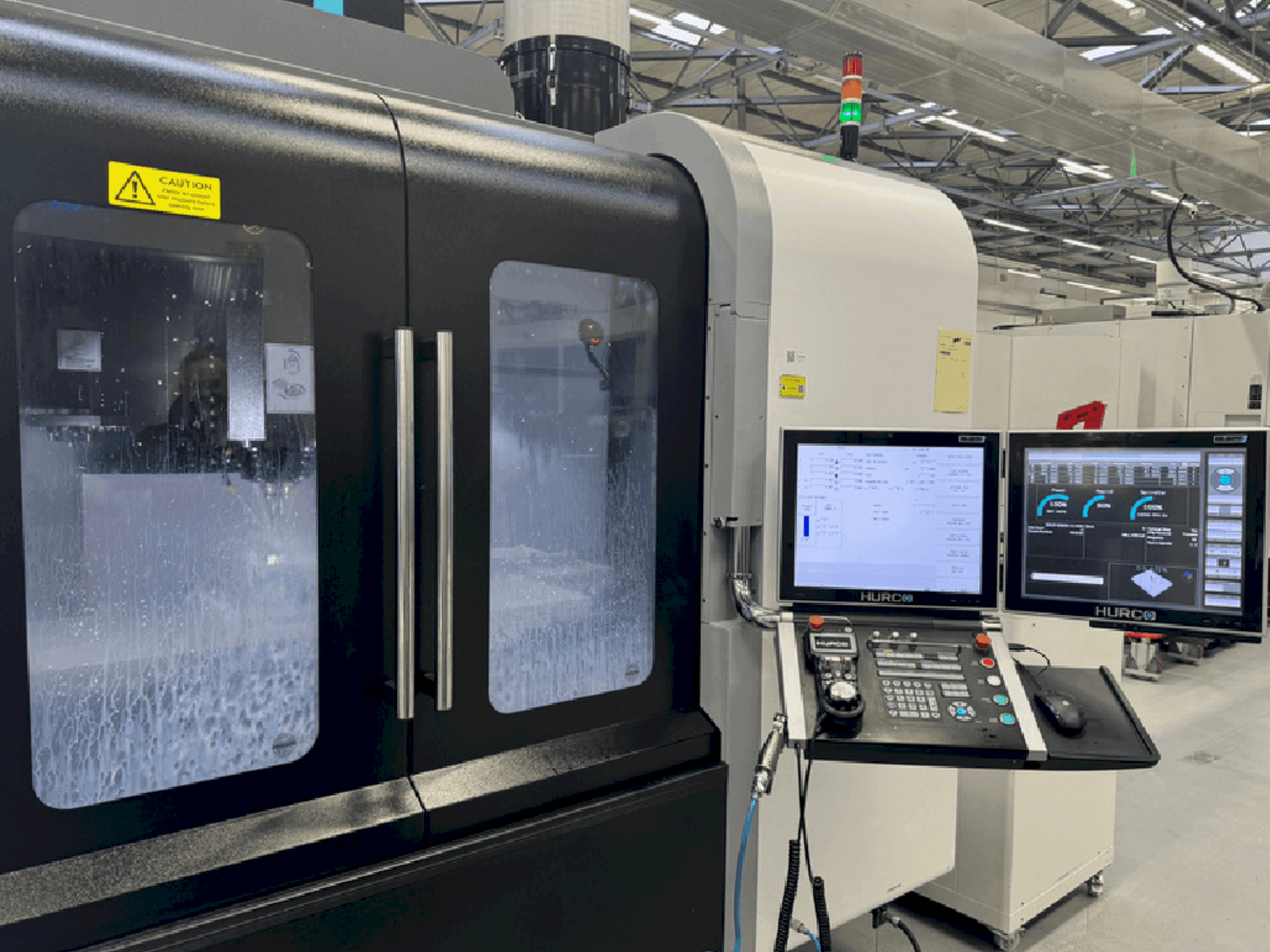 Koneen Hurco VMX42HSRTi etunäkymä