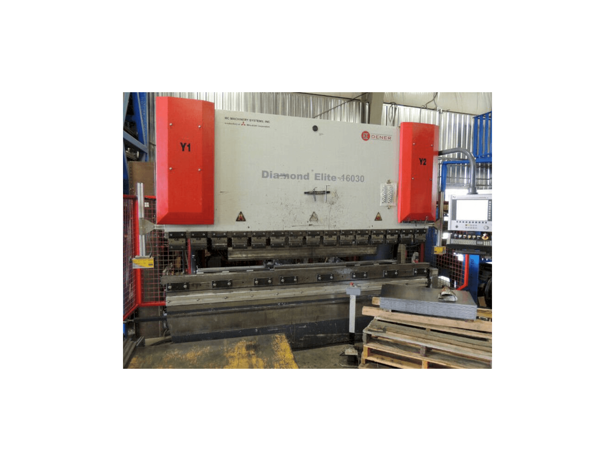 Koneen Mitsubishi Dener Diamond Elite 16030 etunäkymä