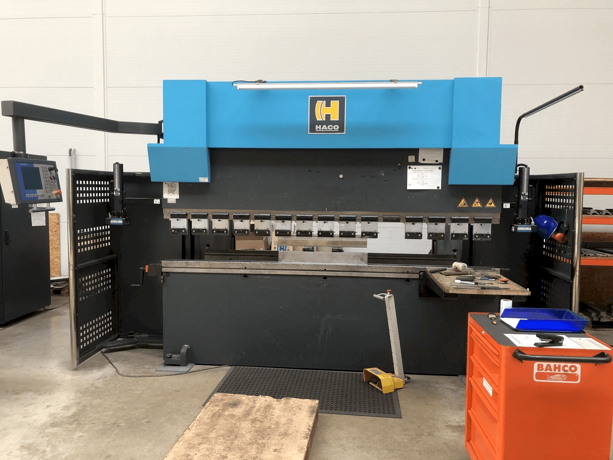 Koneen HACO ERMS30250 etunäkymä
