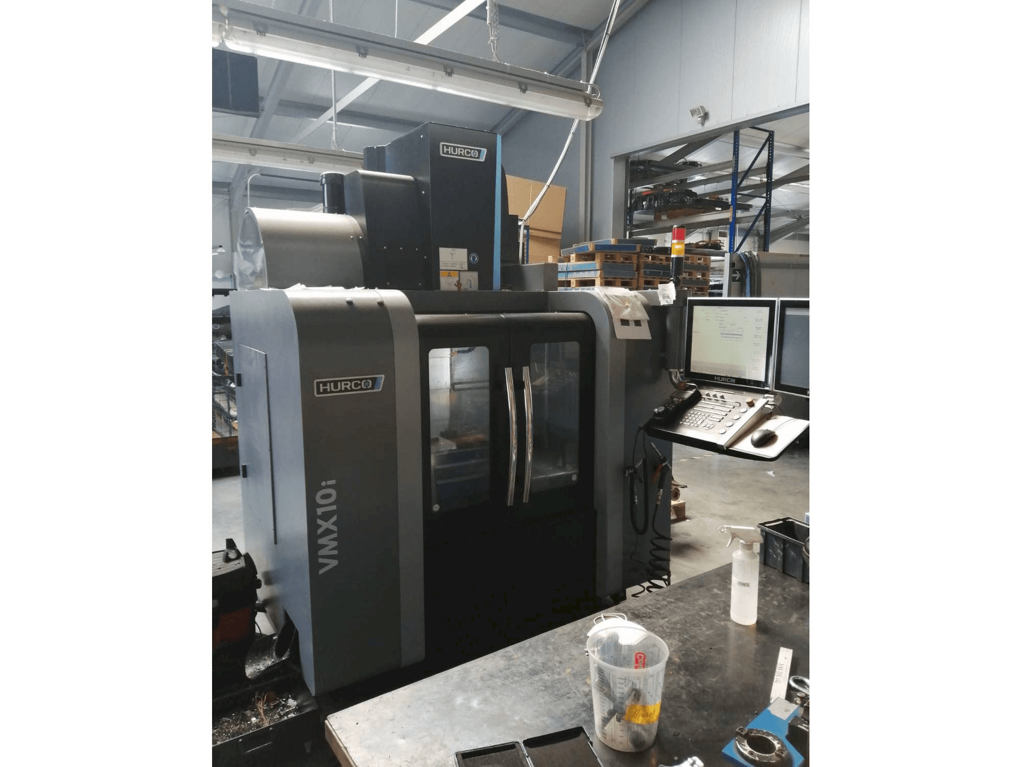 Koneen Hurco VMX10i etunäkymä