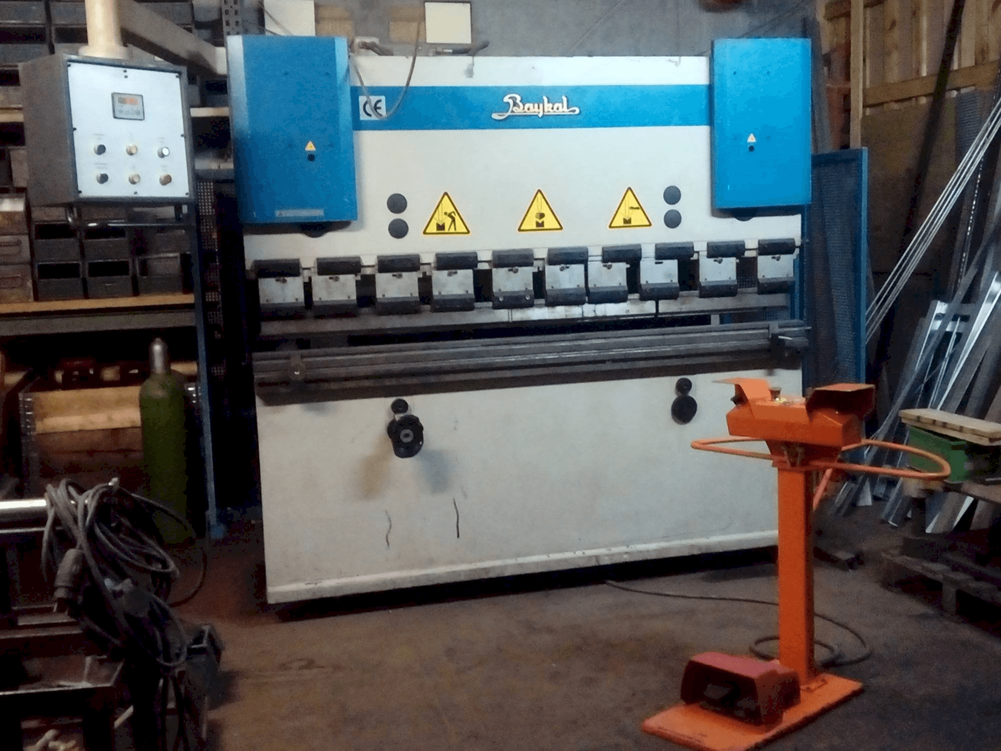 Koneen Baykal APH-2103/40 etunäkymä