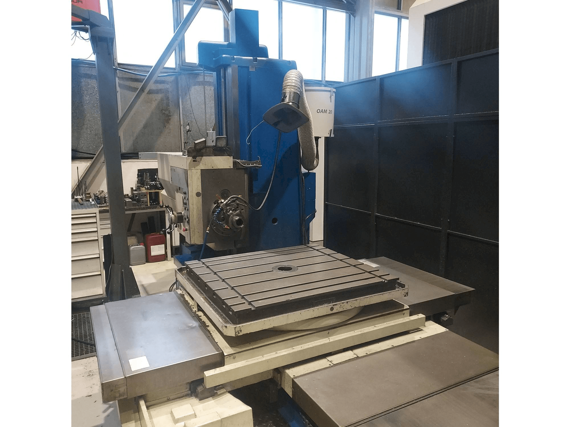 Koneen TOS WH 10 CNC etunäkymä