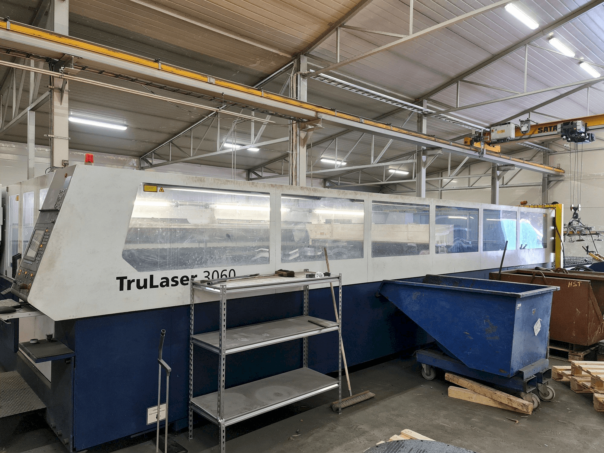 Koneen Trumpf TruLaser 3060 sivunäkymä