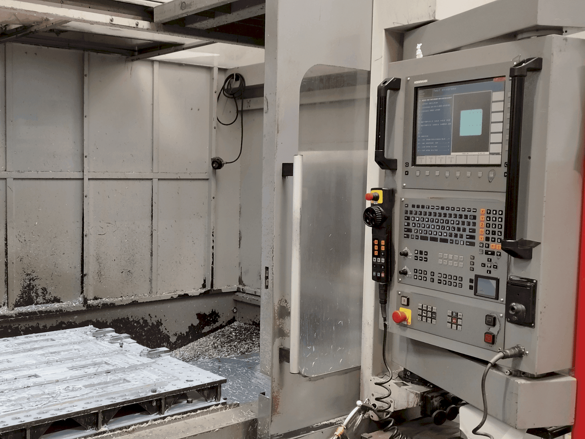 Koneen Leadwell V80I etunäkymä