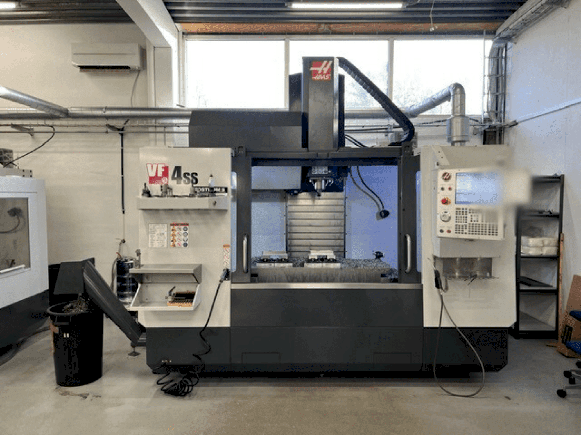 Koneen HAAS VF-4SS etunäkymä