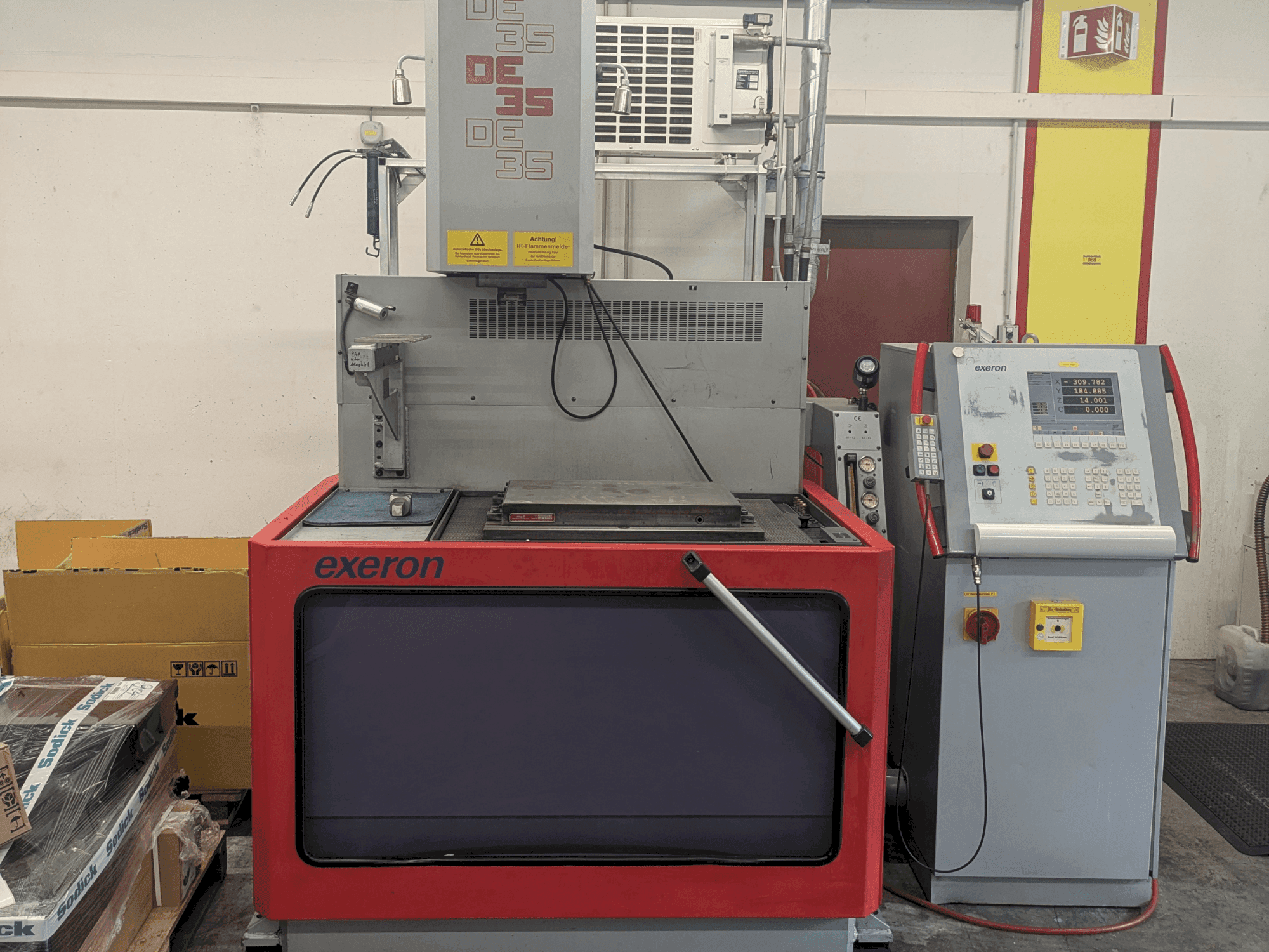 Koneen Exeron DE 35 CE etunäkymä