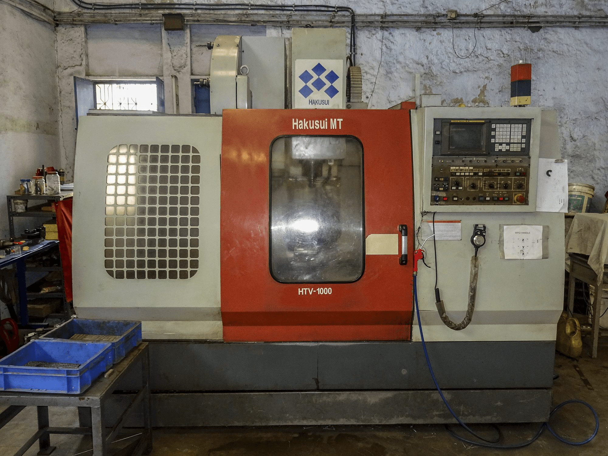 Koneen HAKUSUI etunäkymä HTV-1000