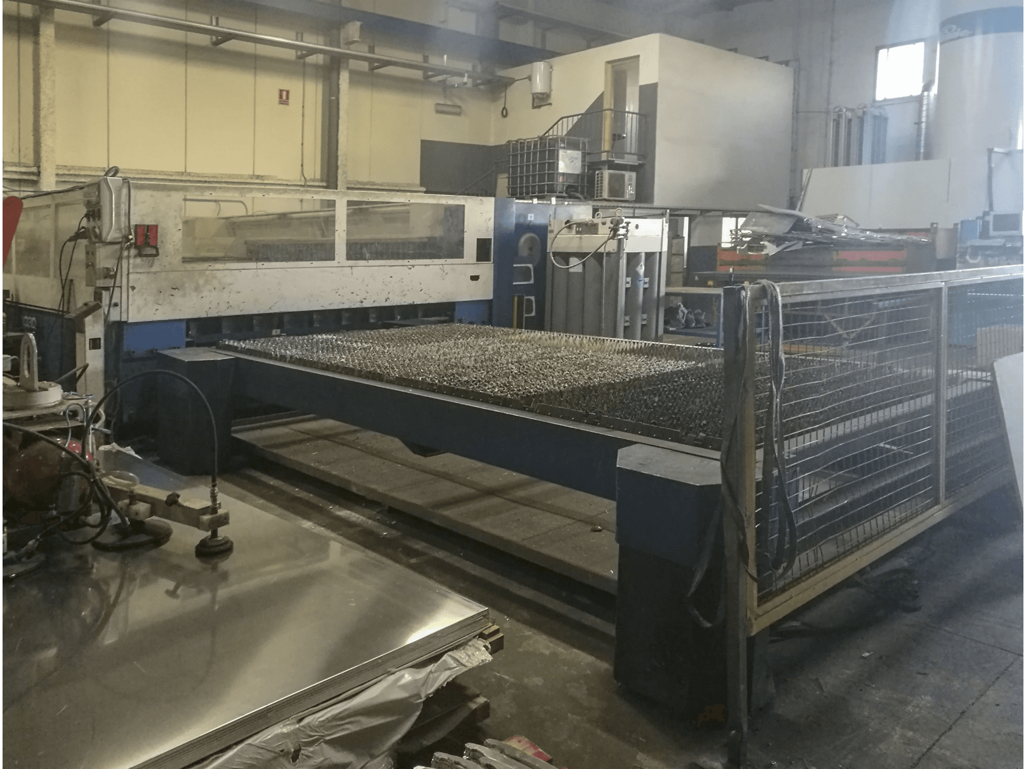 Koneen Trumpf vasen näkymäTrumatic L4030