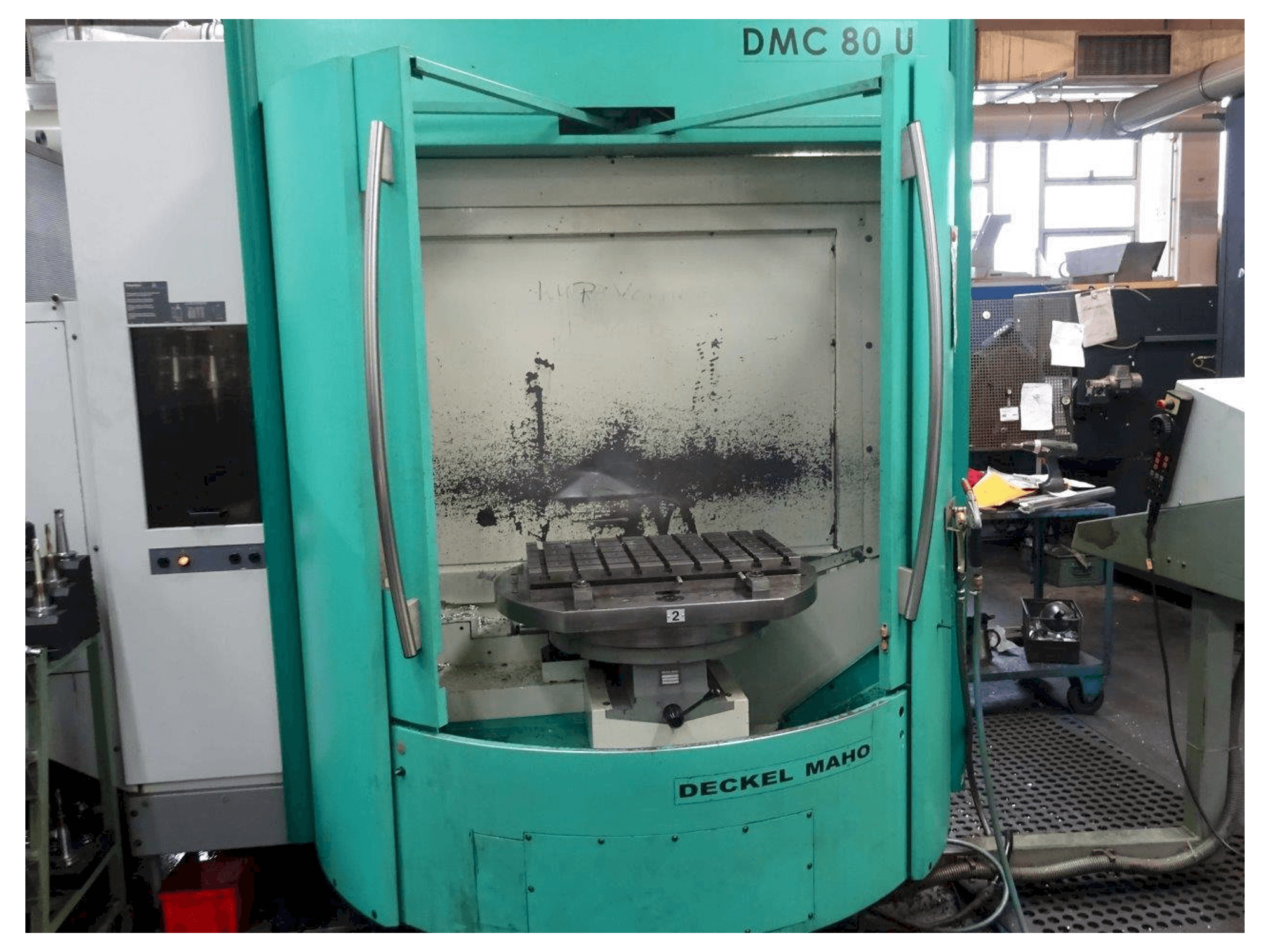 Koneen DECKEL Maho DMC 80 U etunäkymä