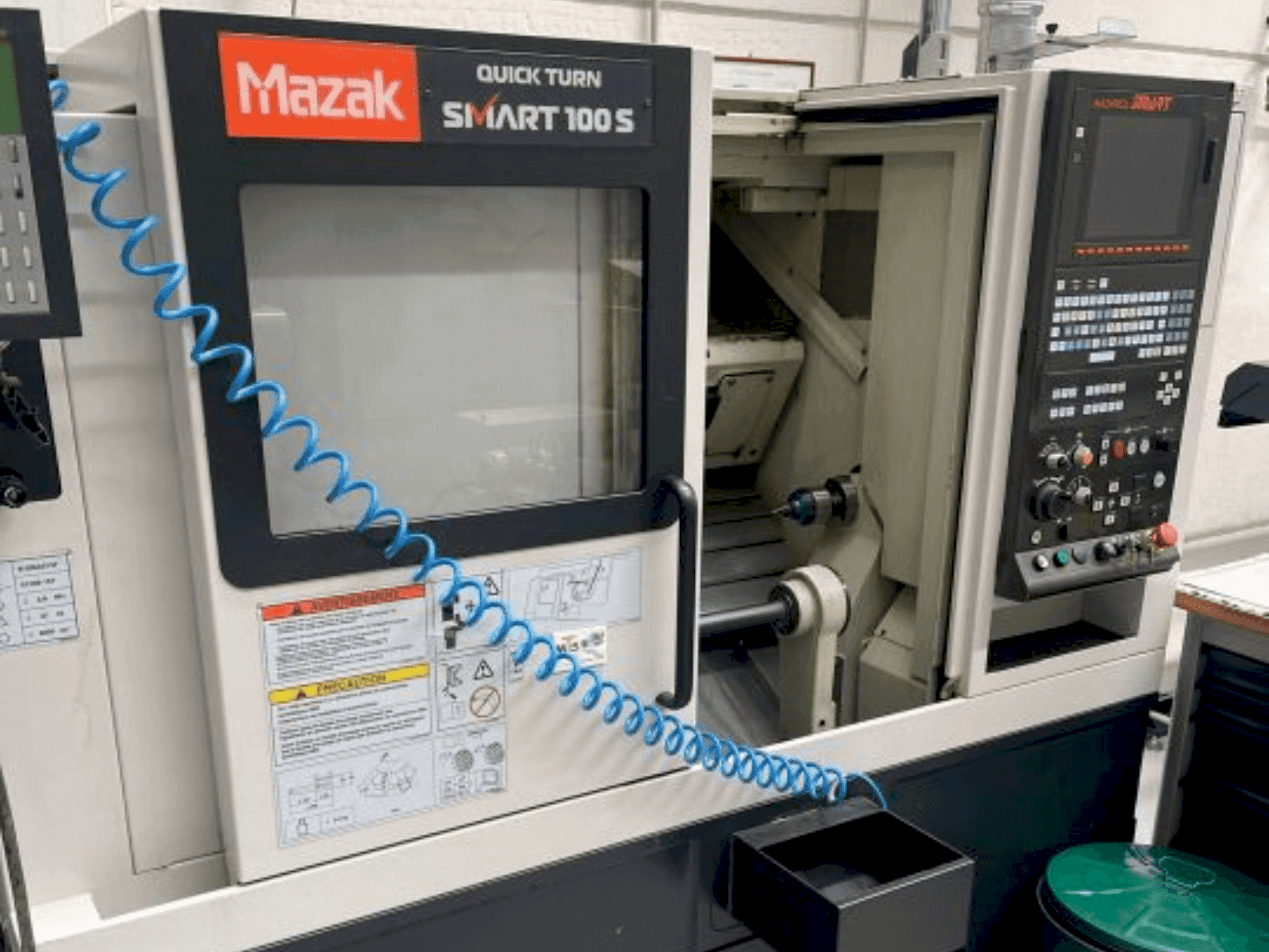 Koneen Mazak QT SMART-100 etunäkymä