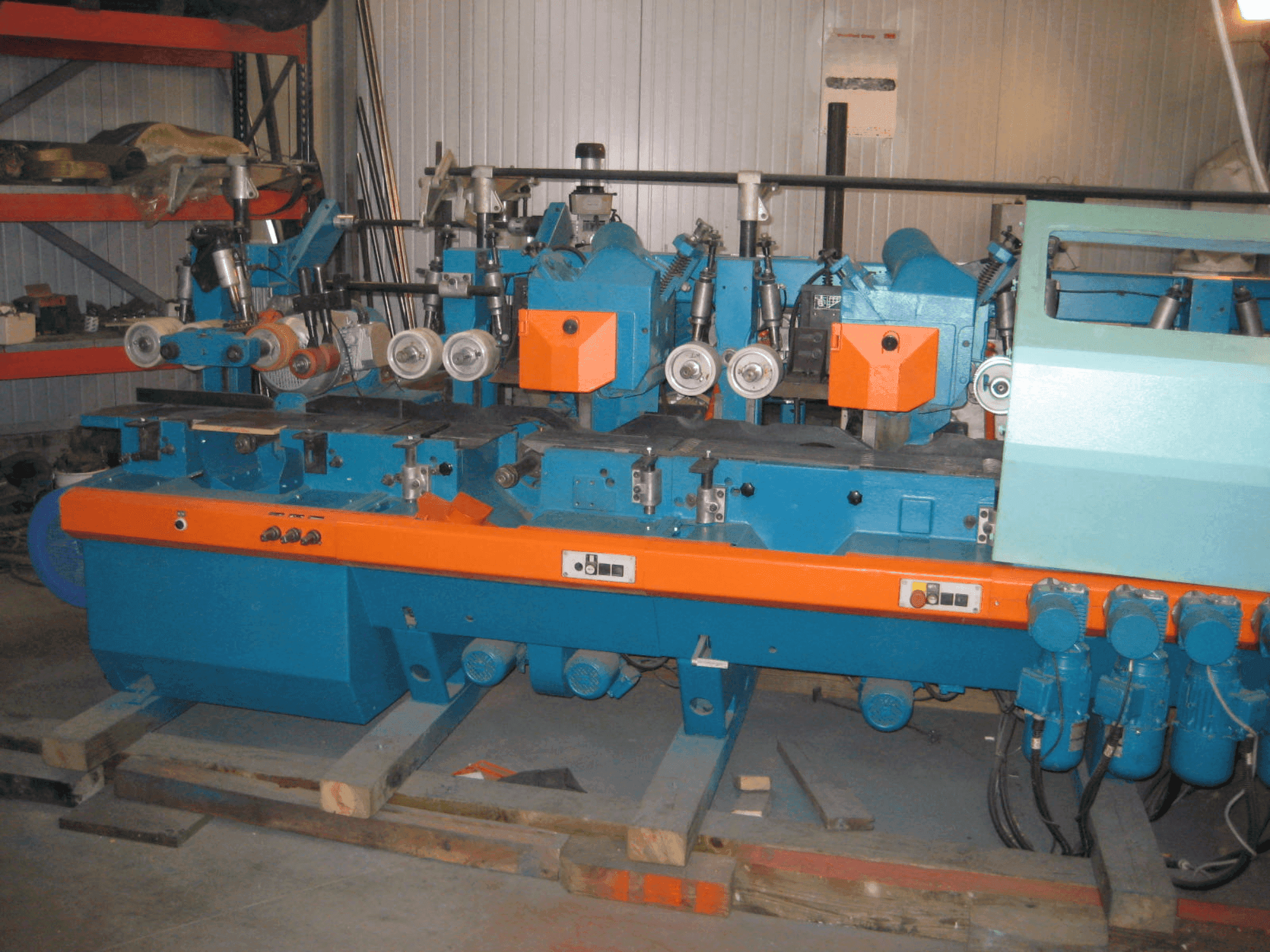 Koneen WEINIG / DIMTER U23 etunäkymä