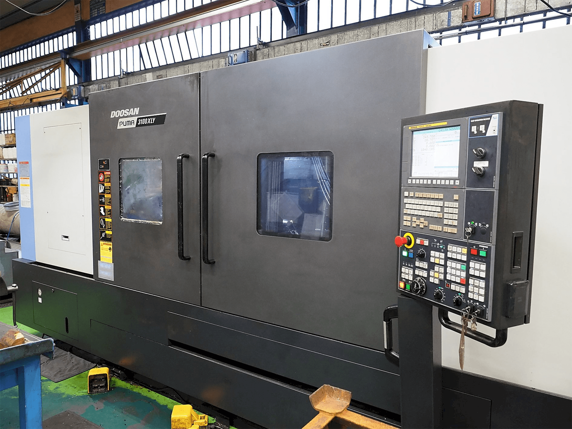 Koneen Doosan Puma 3100XLY etunäkymä