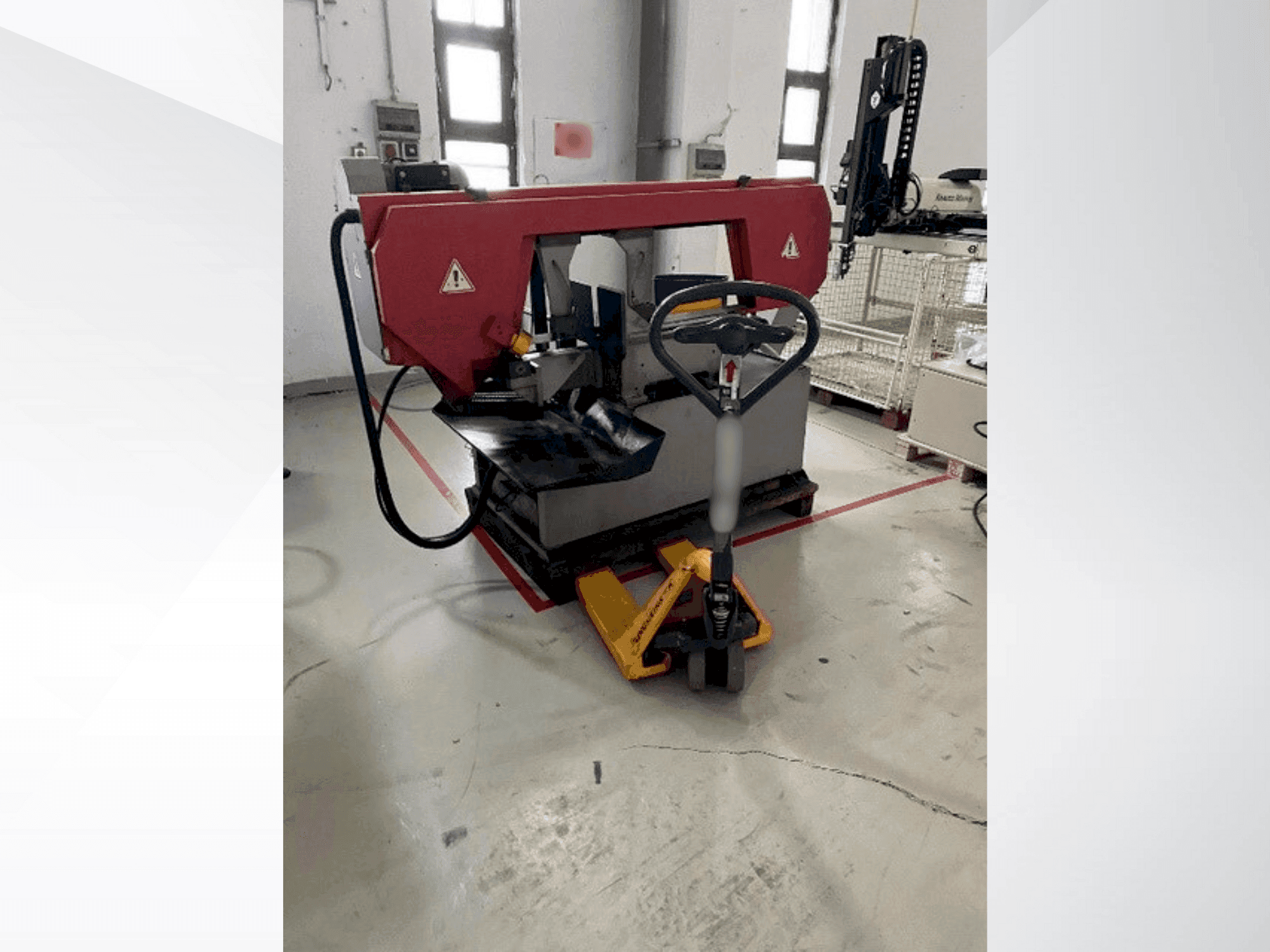 Koneen BOMAR STG 320 GM etunäkymä