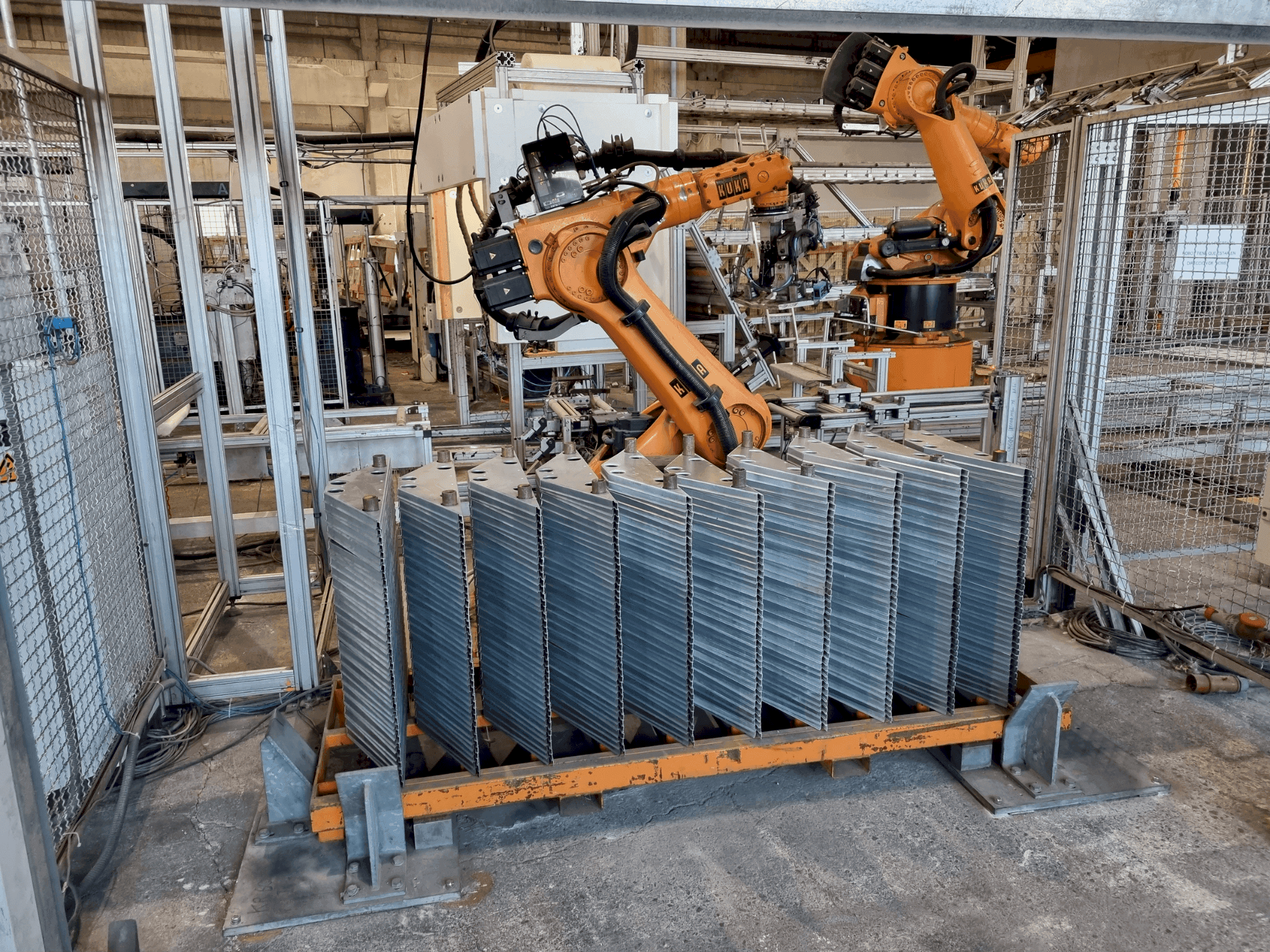 Koneen KUKA KR 360 L280-2 etunäkymä