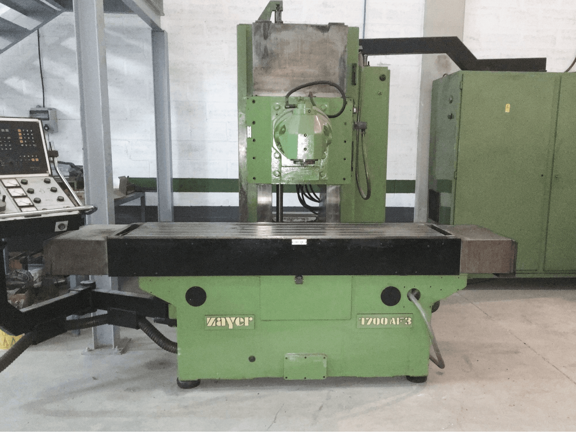 Koneen Zayer etunäkymä1700 AF3