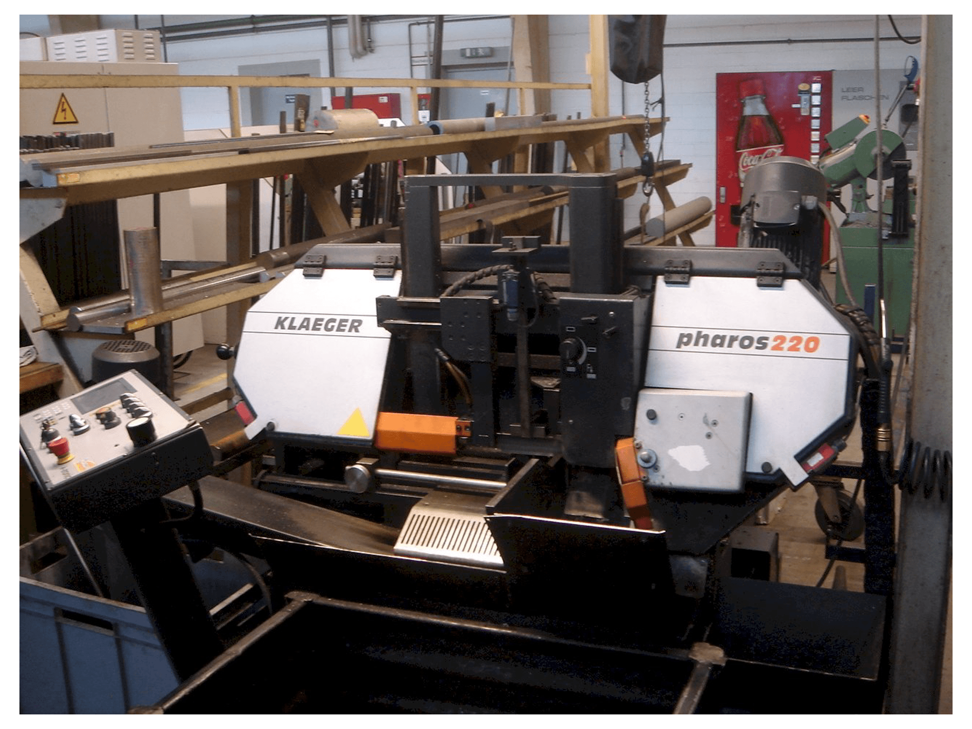 Koneen Klaeger Pharos 220 etunäkymä