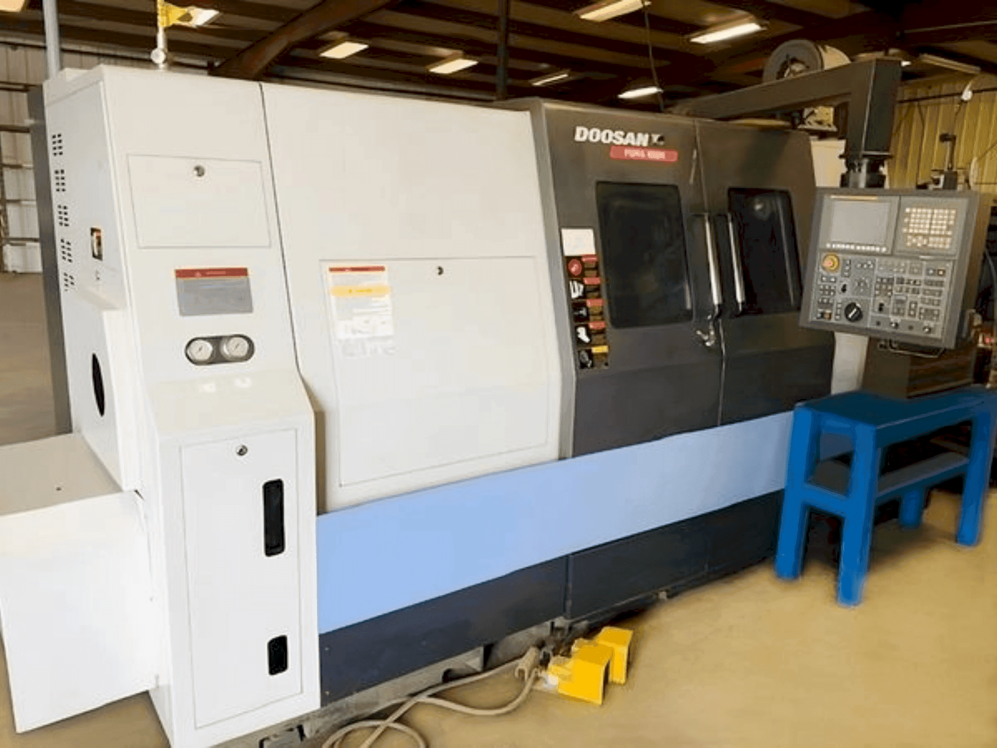 Koneen DOOSAN PUMA 400MB etunäkymä