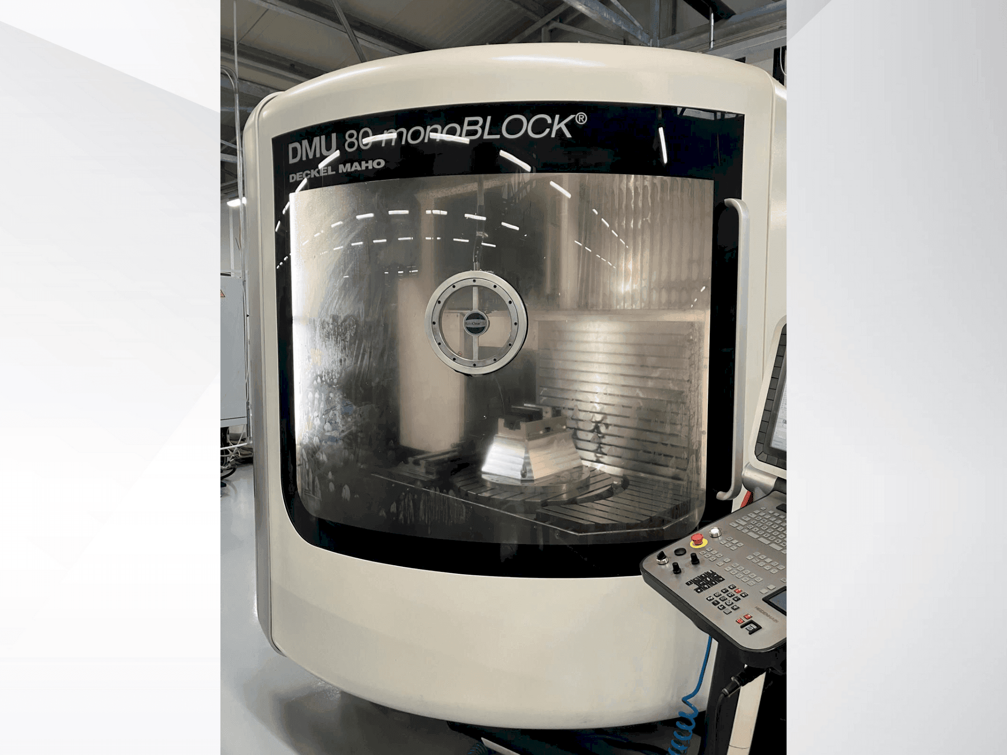 Koneen DMG MORI DMU 80 Monoblock etunäkymä