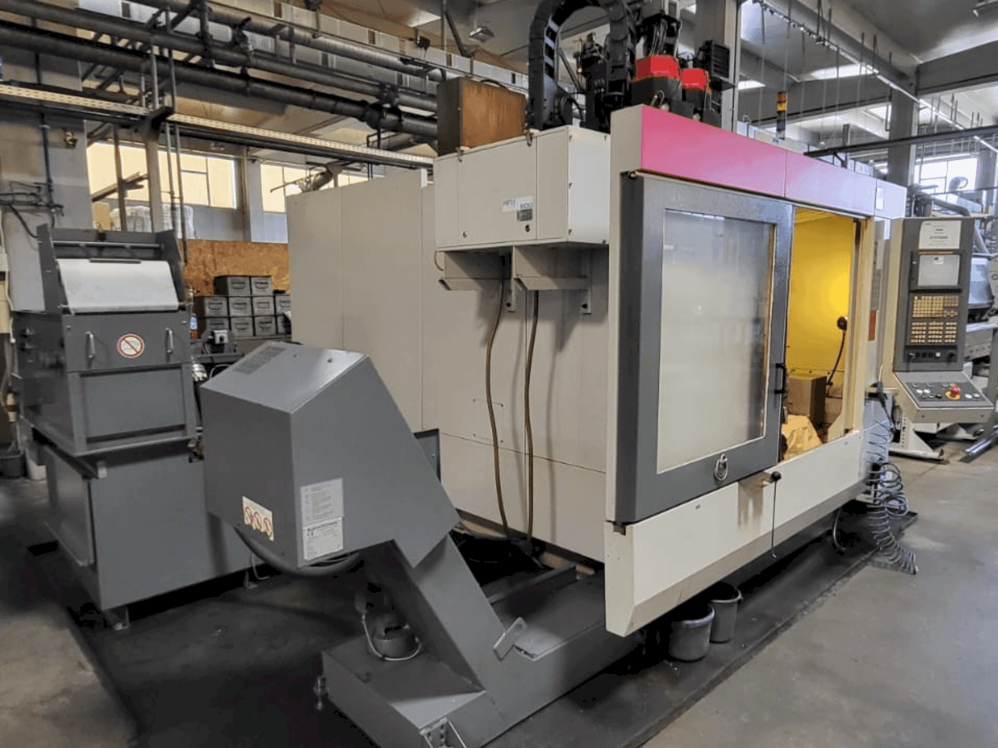 Koneen STAMA MC526 etunäkymä