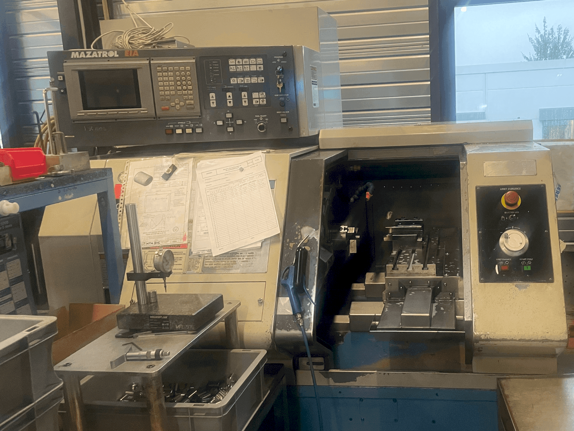 Koneen Mazak QT6 T (2007)+MAZAK QT6 G (2002)+1 LNS Hydrobar mini sprint etunäkymä