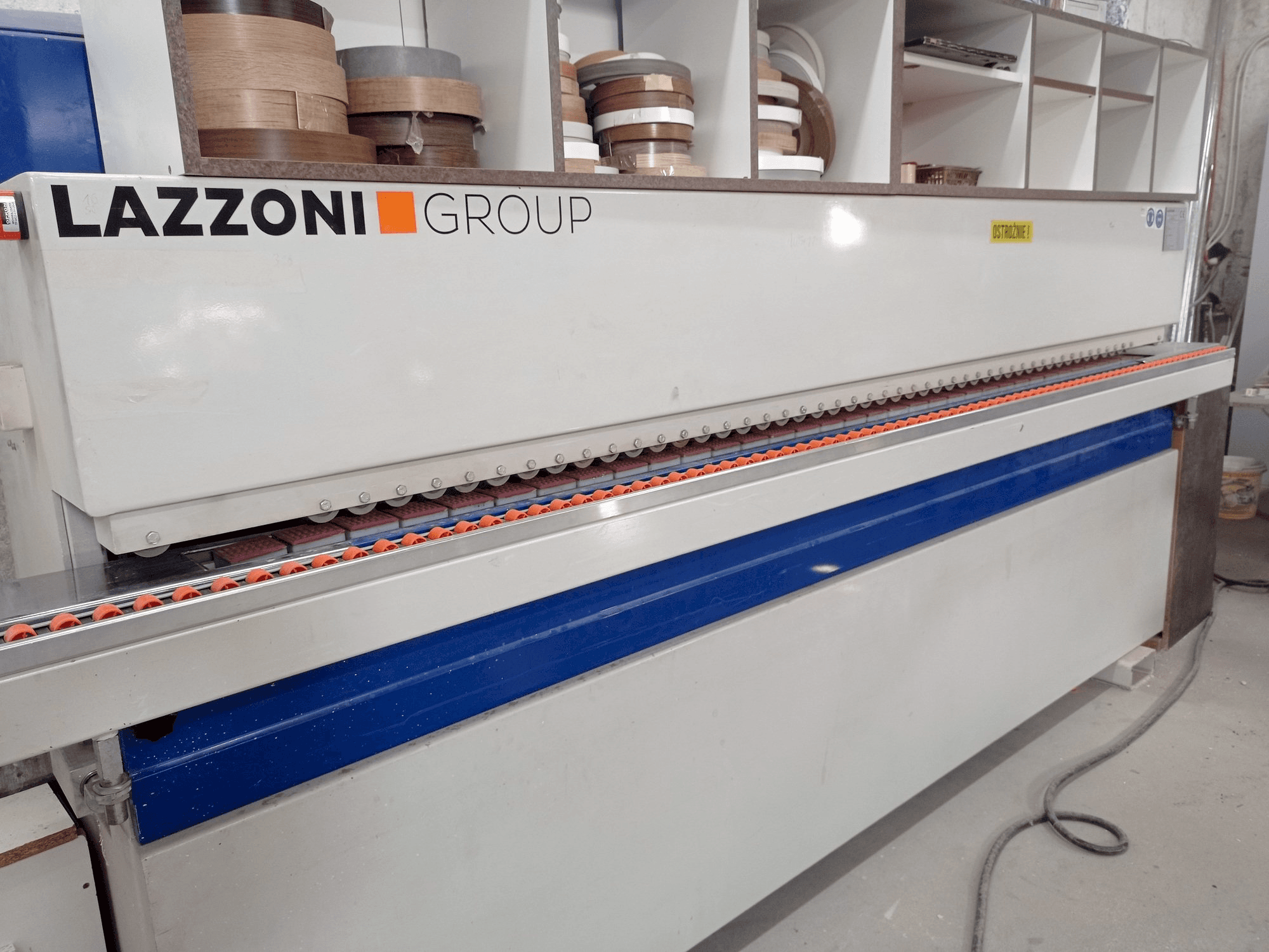 Koneen LAZZONI K400 etunäkymä