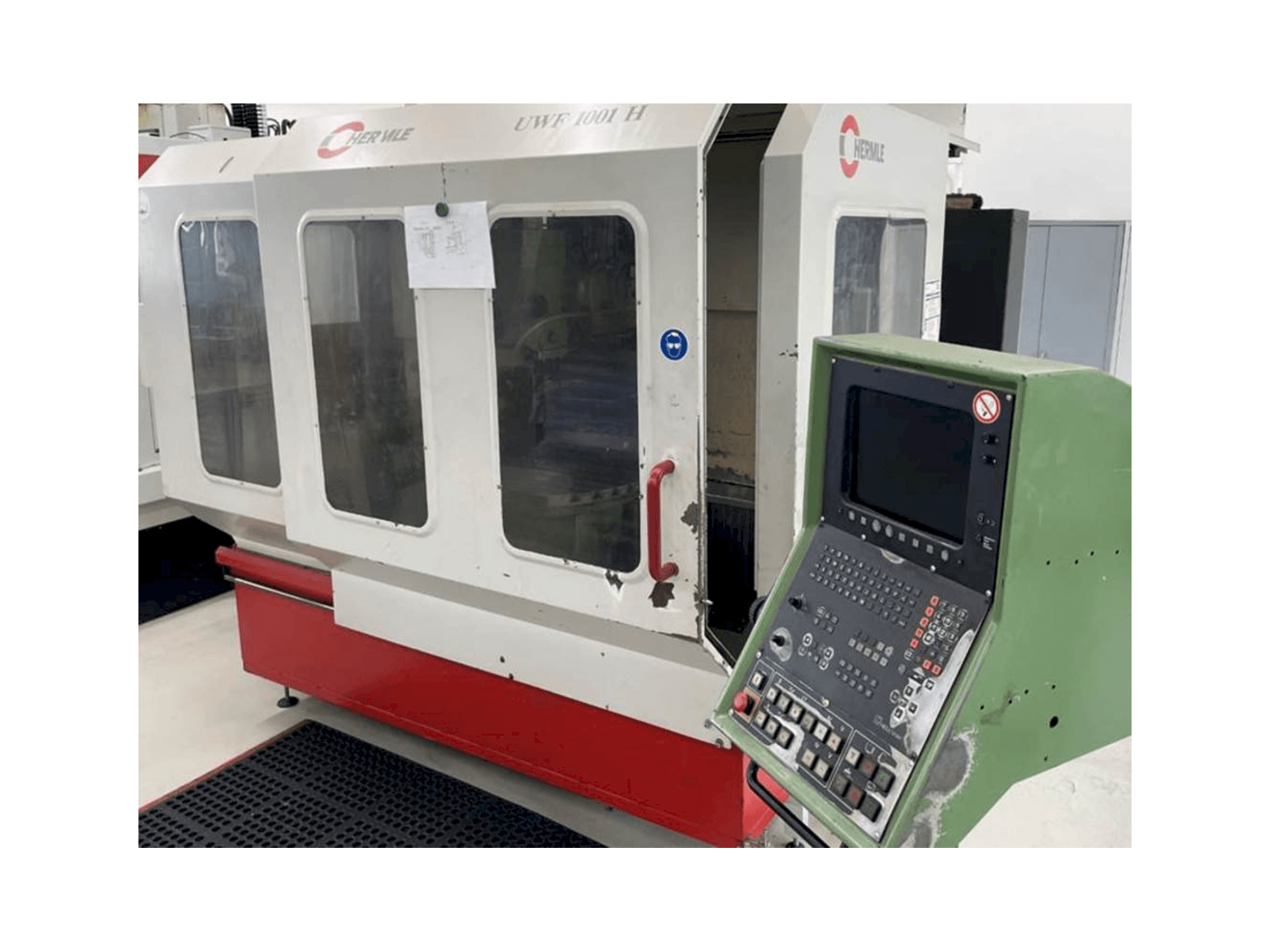 Koneen HERMLE UWF1001 etunäkymä