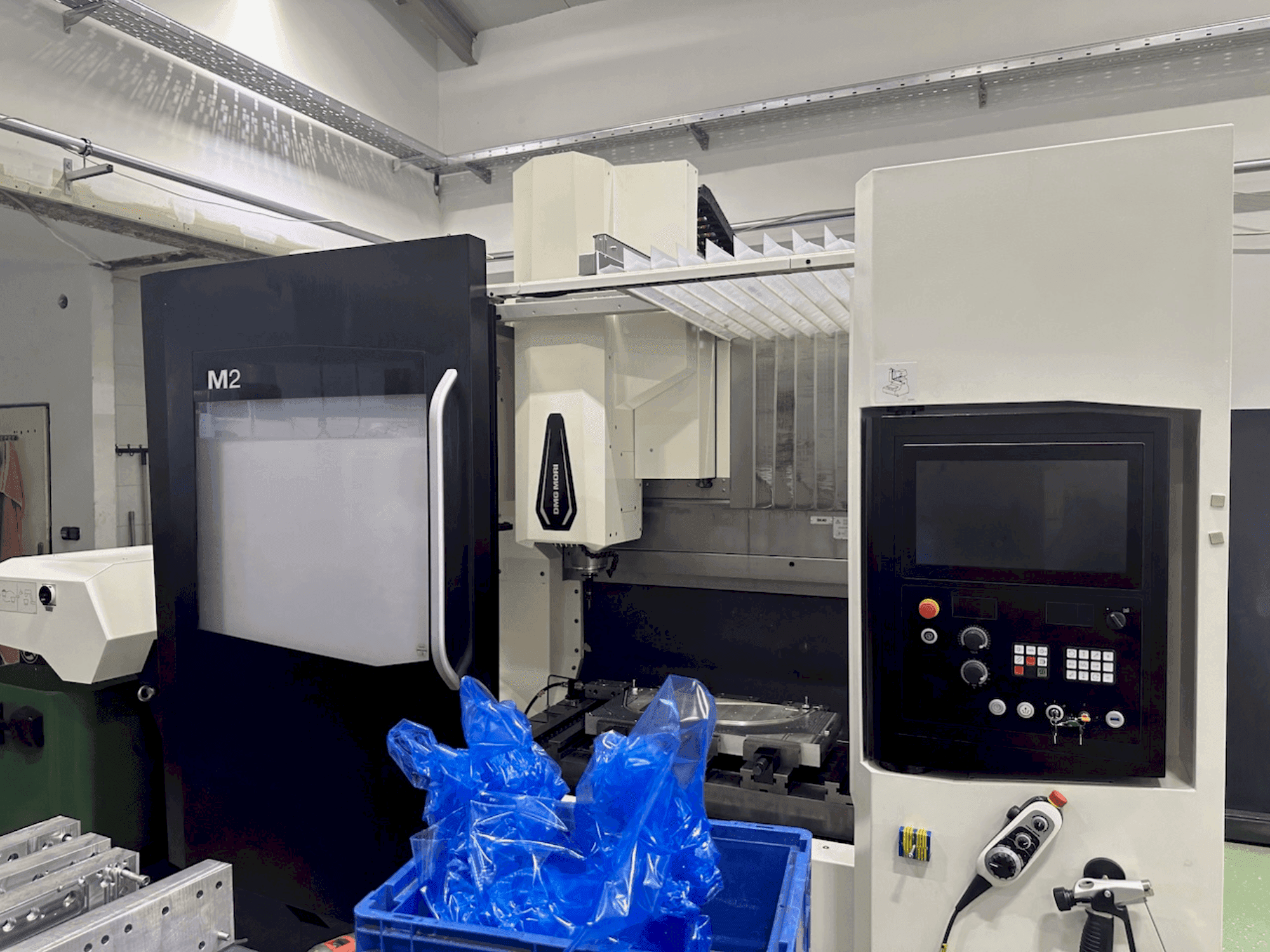 Koneen DMG MORI M2 Pro etunäkymä
