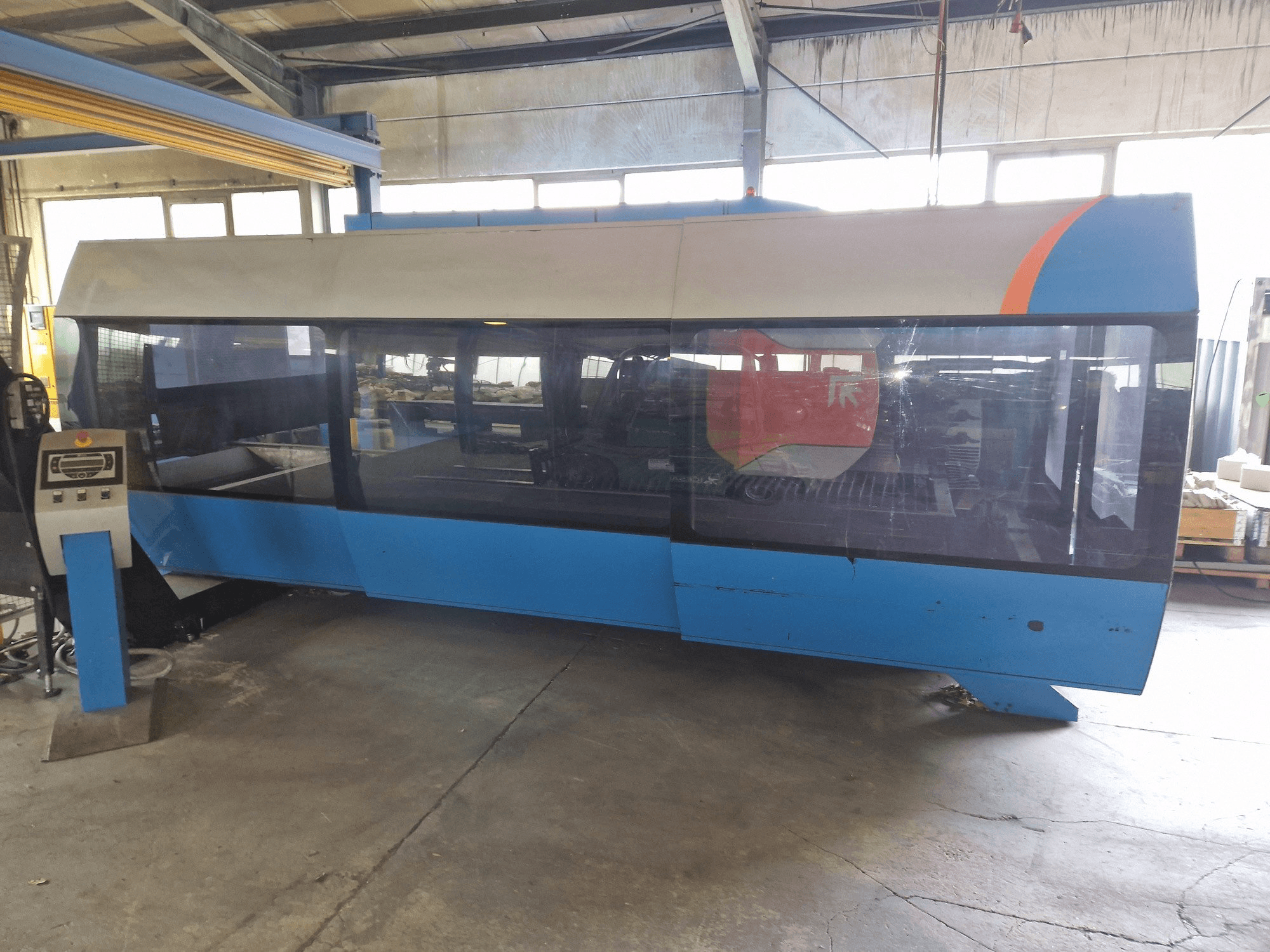 Koneen Prima Power CP 4000 Zaphiro etunäkymä