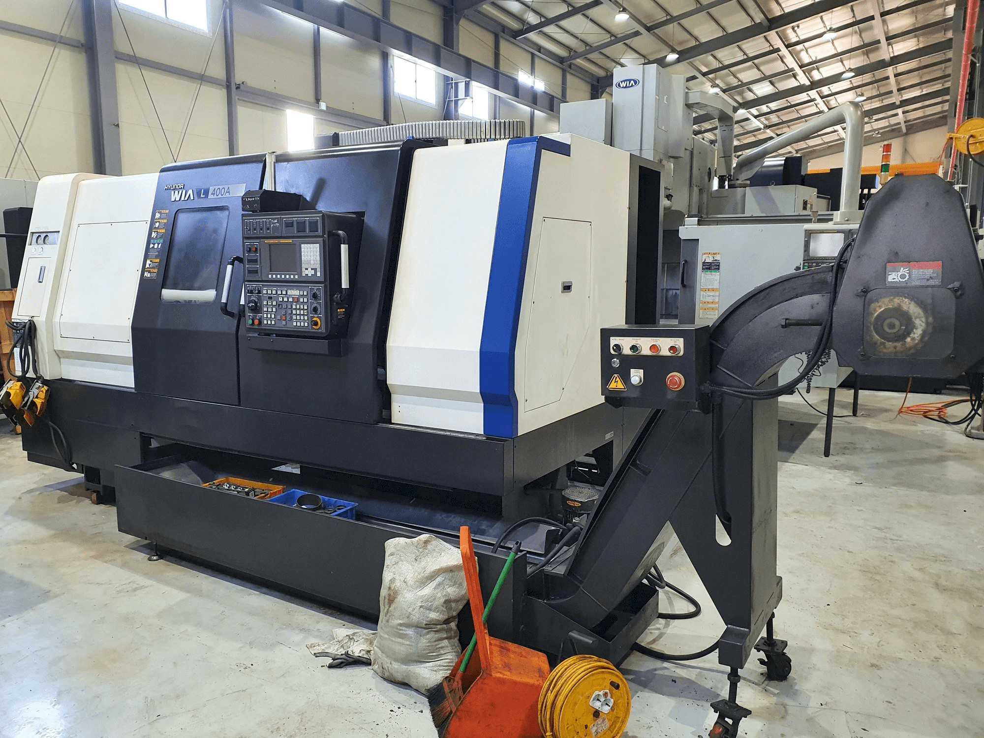 Koneen Hyundai Wia L400A etunäkymä