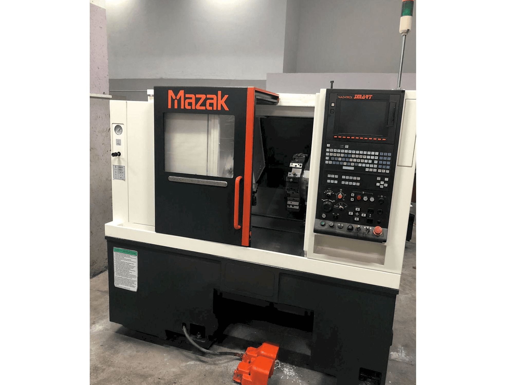 Koneen Mazak Quick Turn Smart 100 S etunäkymä