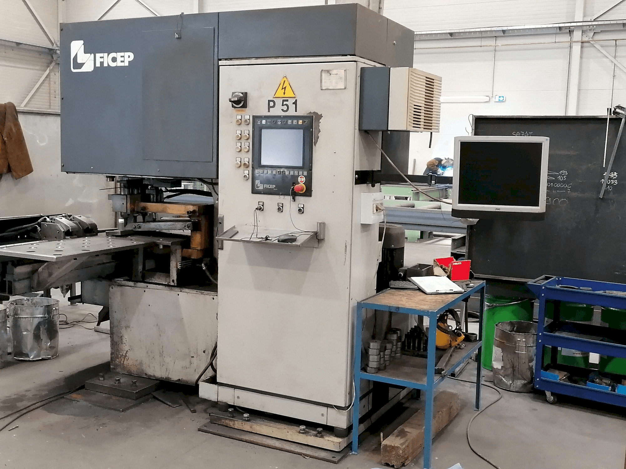 Koneen FICEP P51 etunäkymä