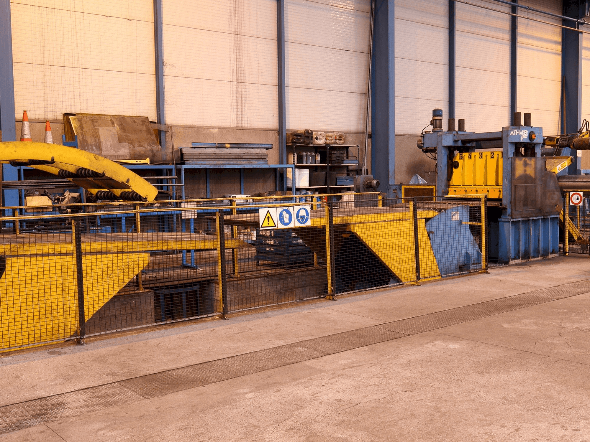 Koneen ATHADER J21 etunäkymä