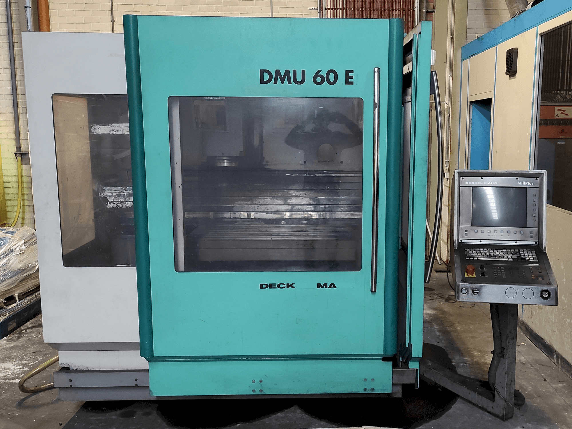 Koneen DECKEL MAHO DMU 60 E etunäkymä