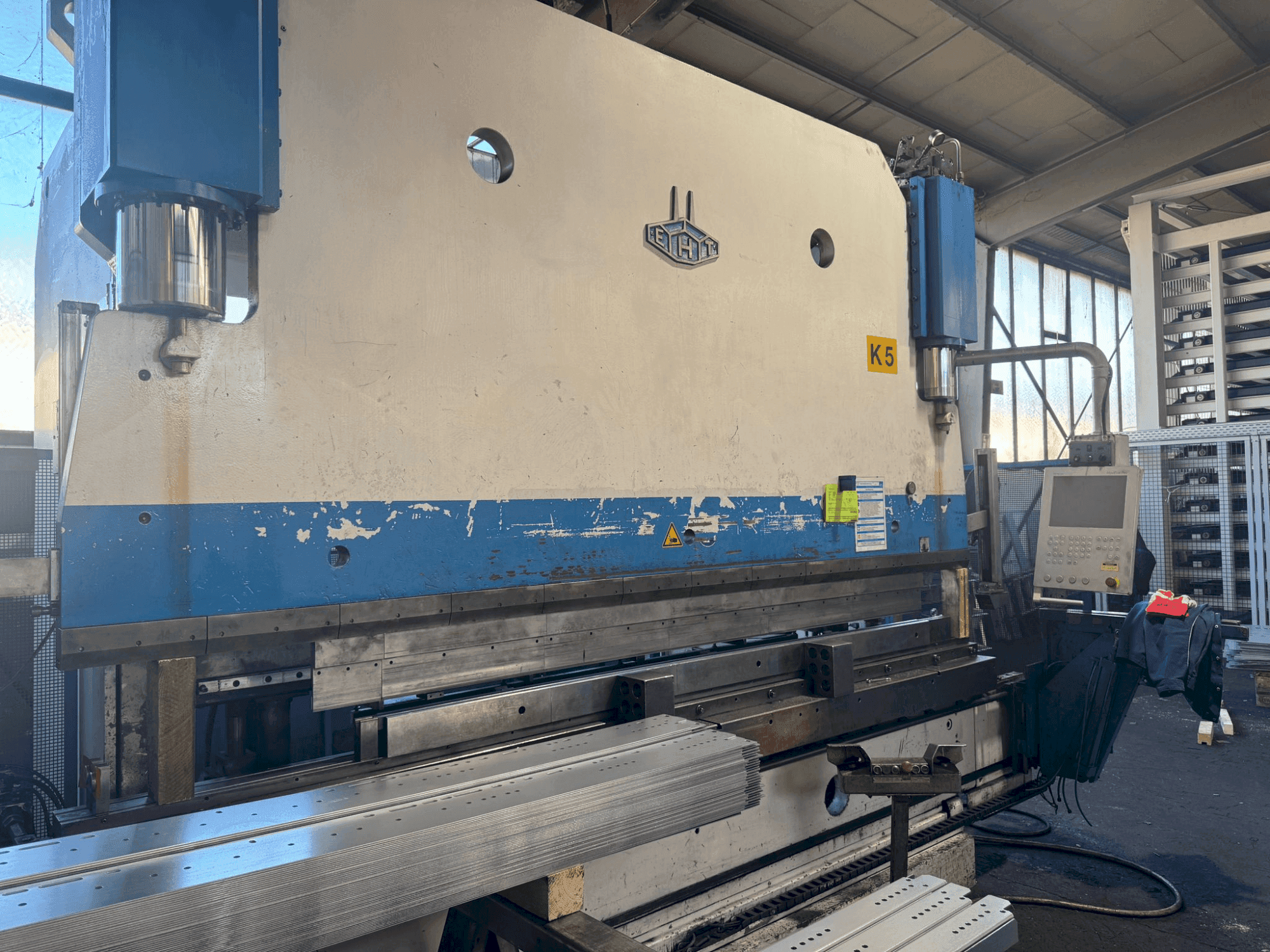 Koneen EHT EHPS 20-35 etunäkymä