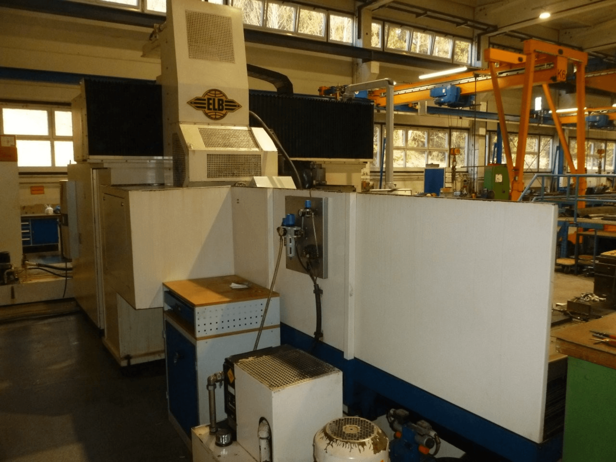 ELB SWP 225/125 SPS -pintahiontakone, etukuva, jossa näkyy ohjauspaneeli ja toiminnalliset ominaisuudet.