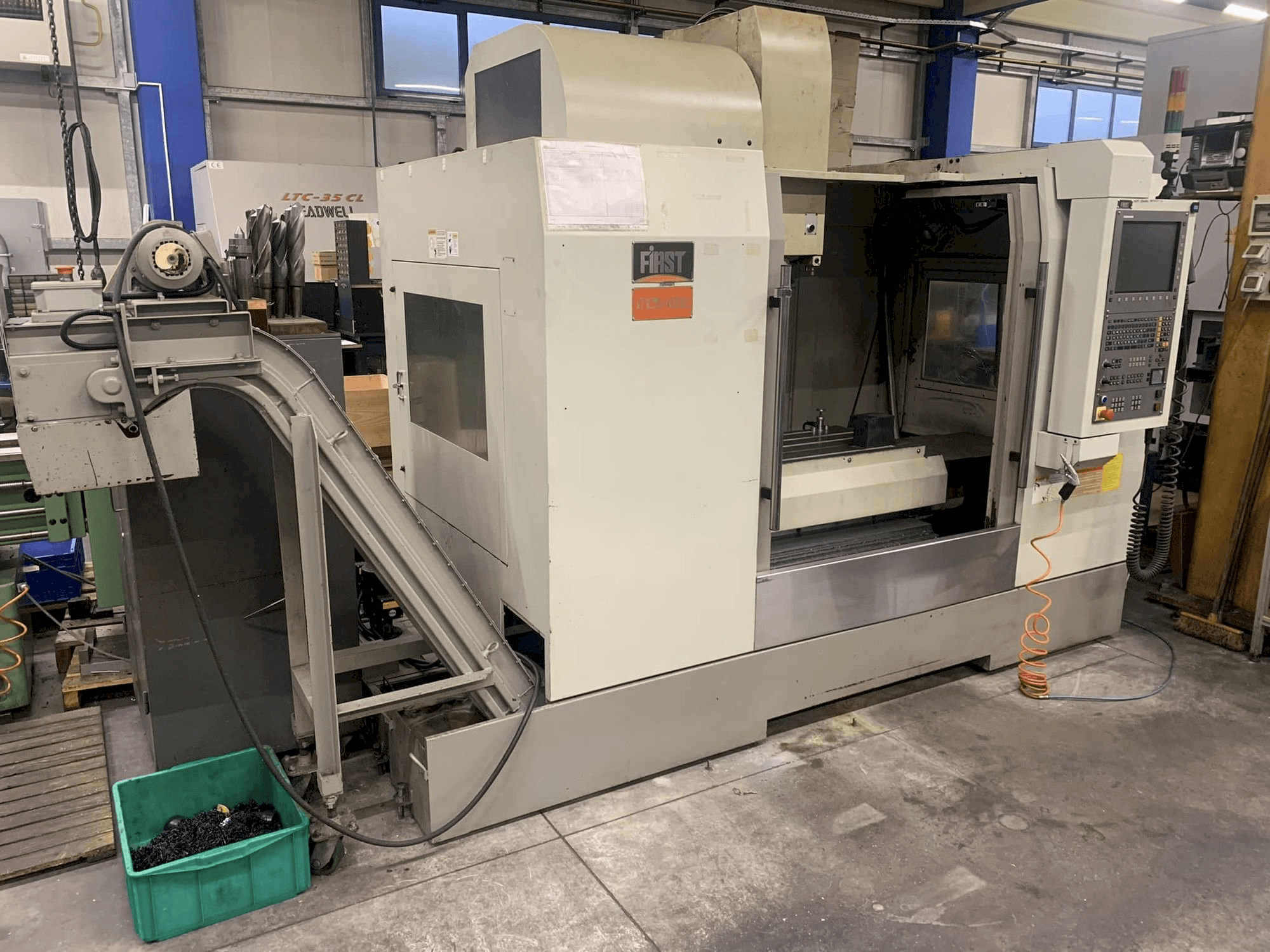 Koneen FIRST MCV 1000 etunäkymä