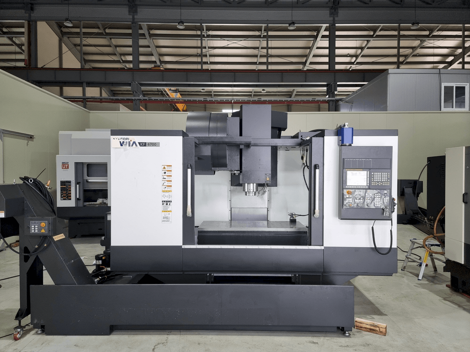 Koneen Hyundai Wia KF 6700 etunäkymä