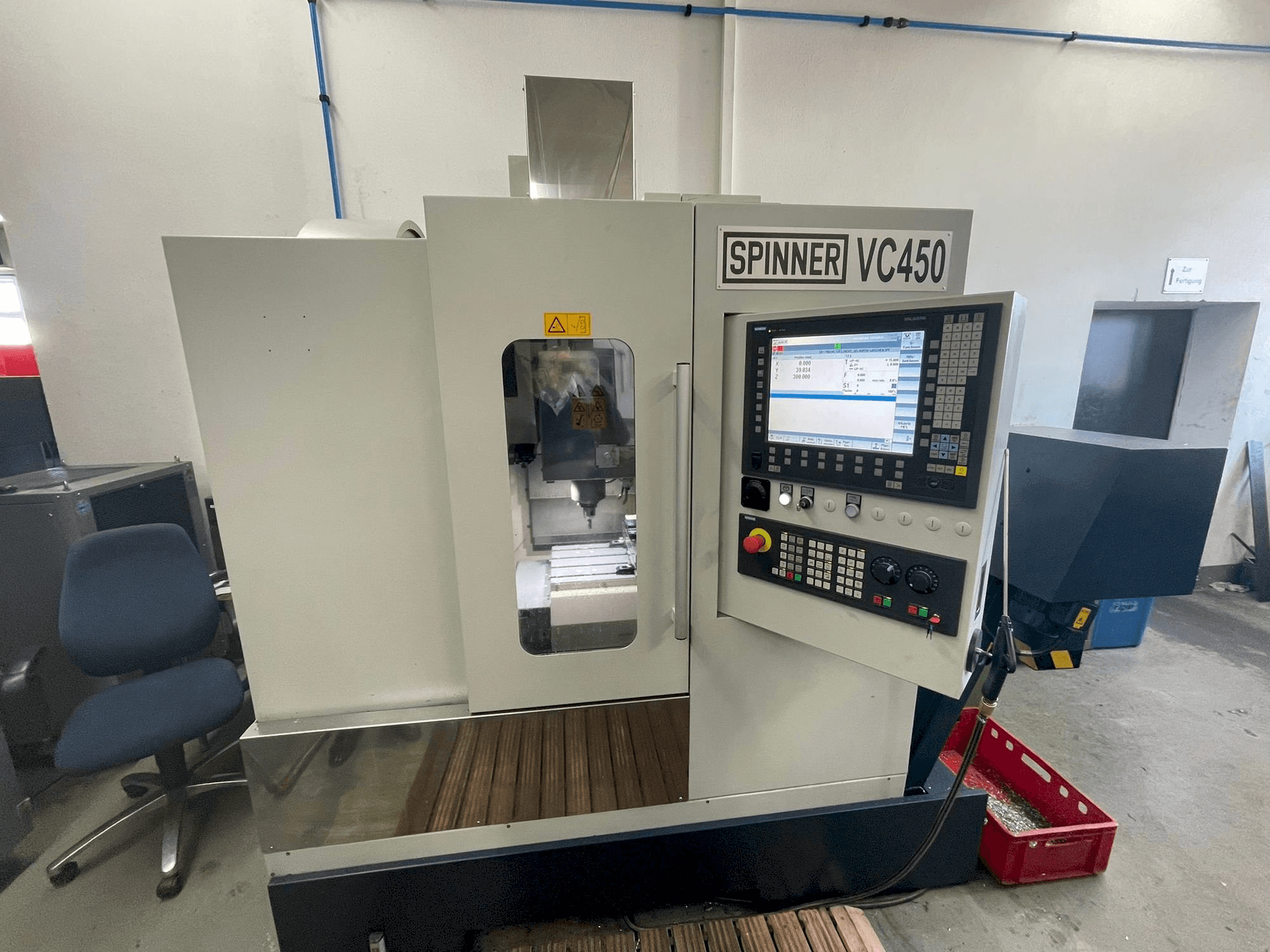 Koneen SPINNER VC 450 etunäkymä