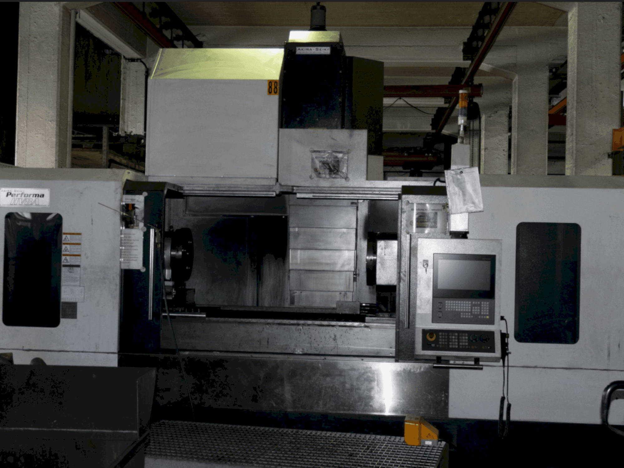 Koneen Akira Seiki Performa HV 8A etunäkymä